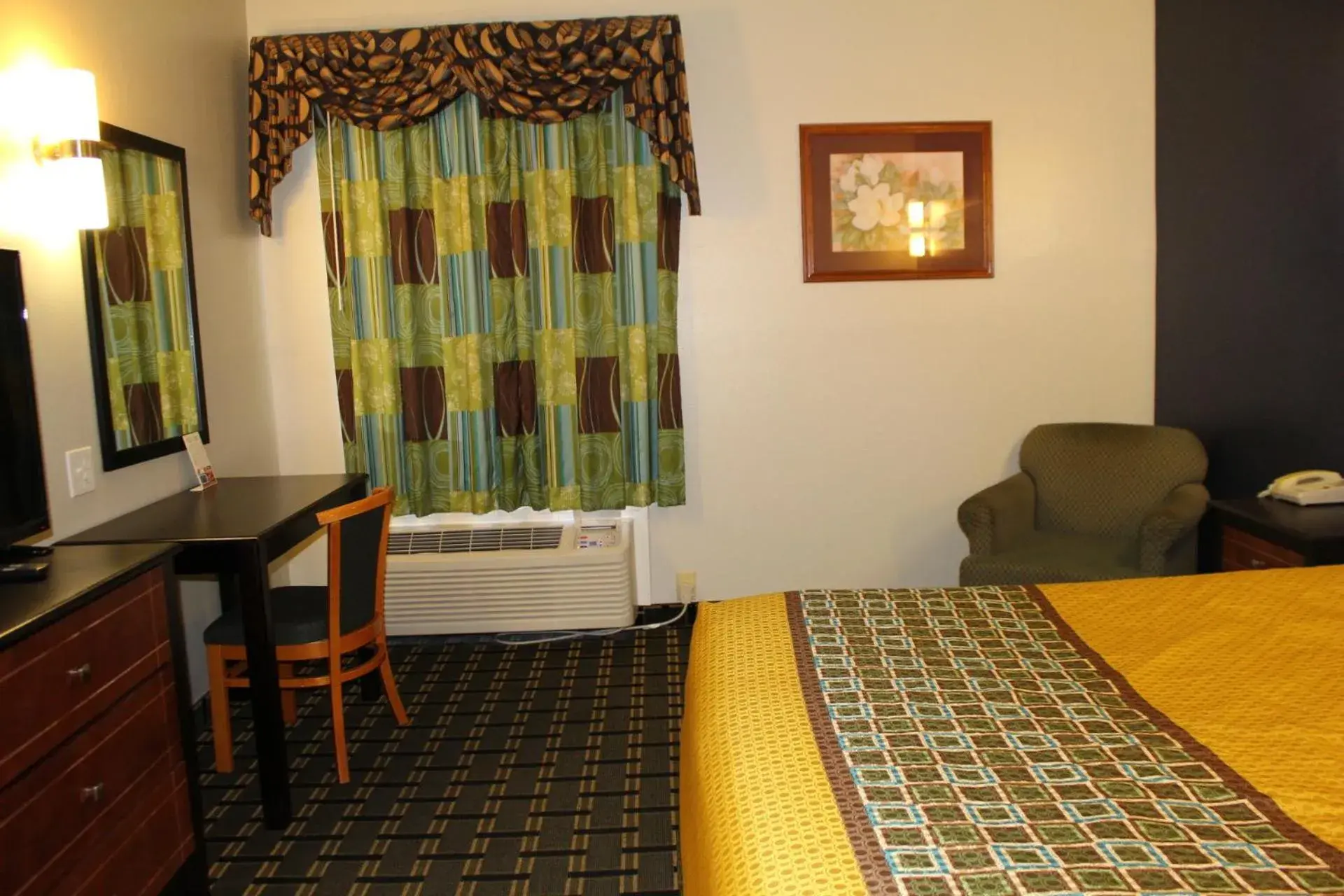 Seating area, Bed in Home Gate Inn & Suites Seating area, Bed in Home Gate Inn & Suites
