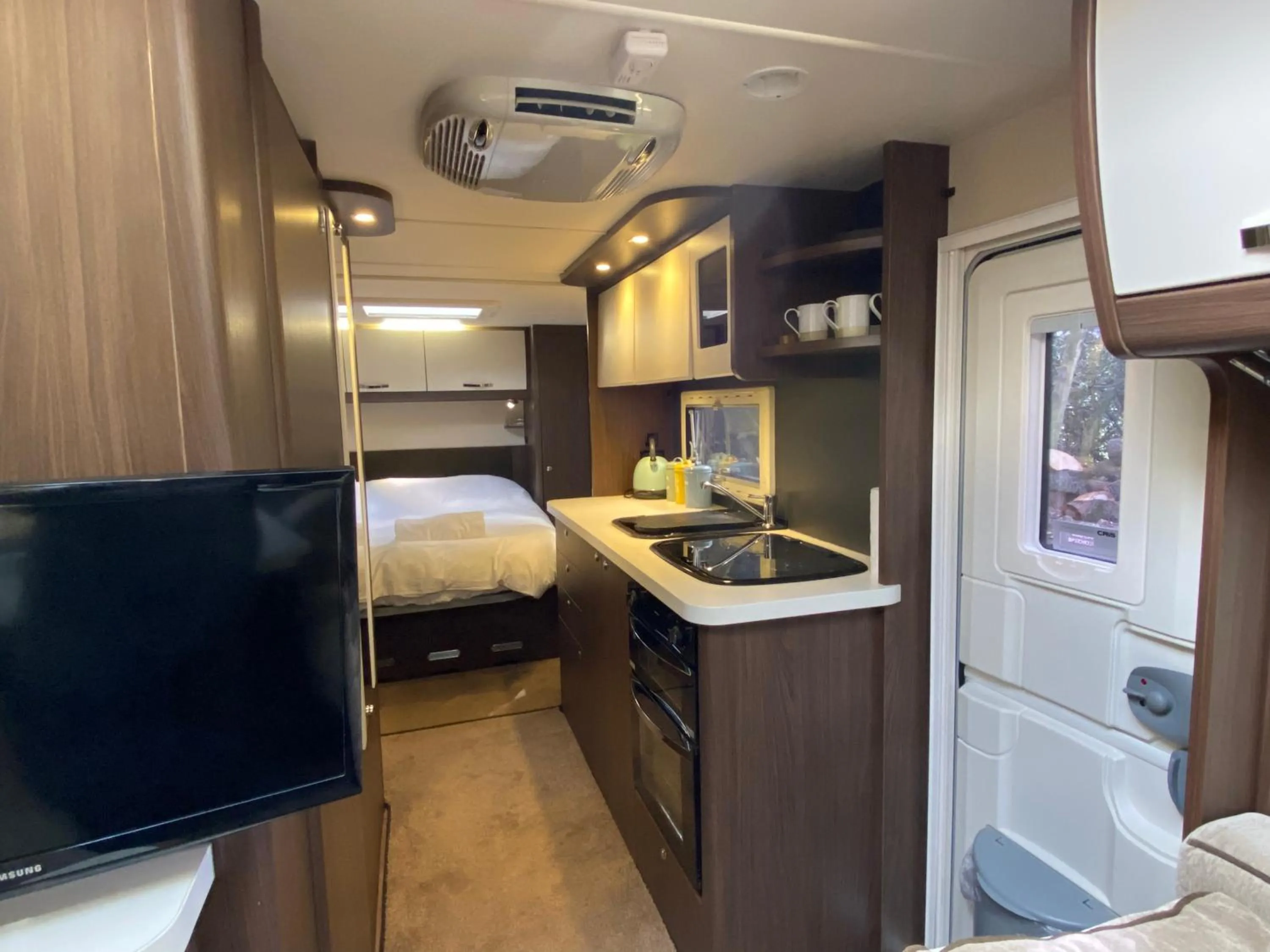 Photo of the whole room in The Secret Cottage & Hideaway Caravan