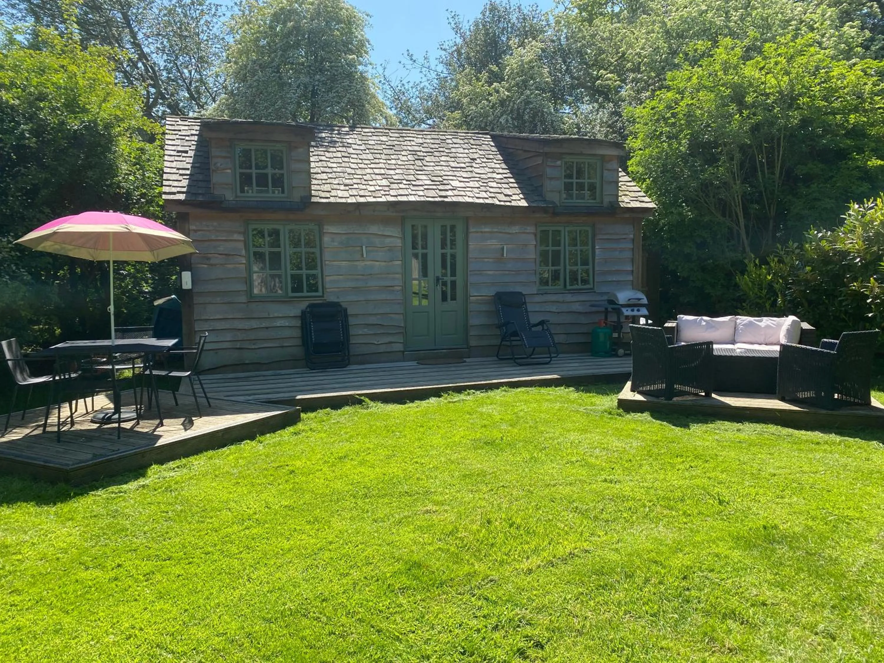 Garden in The Secret Cottage & Hideaway Caravan