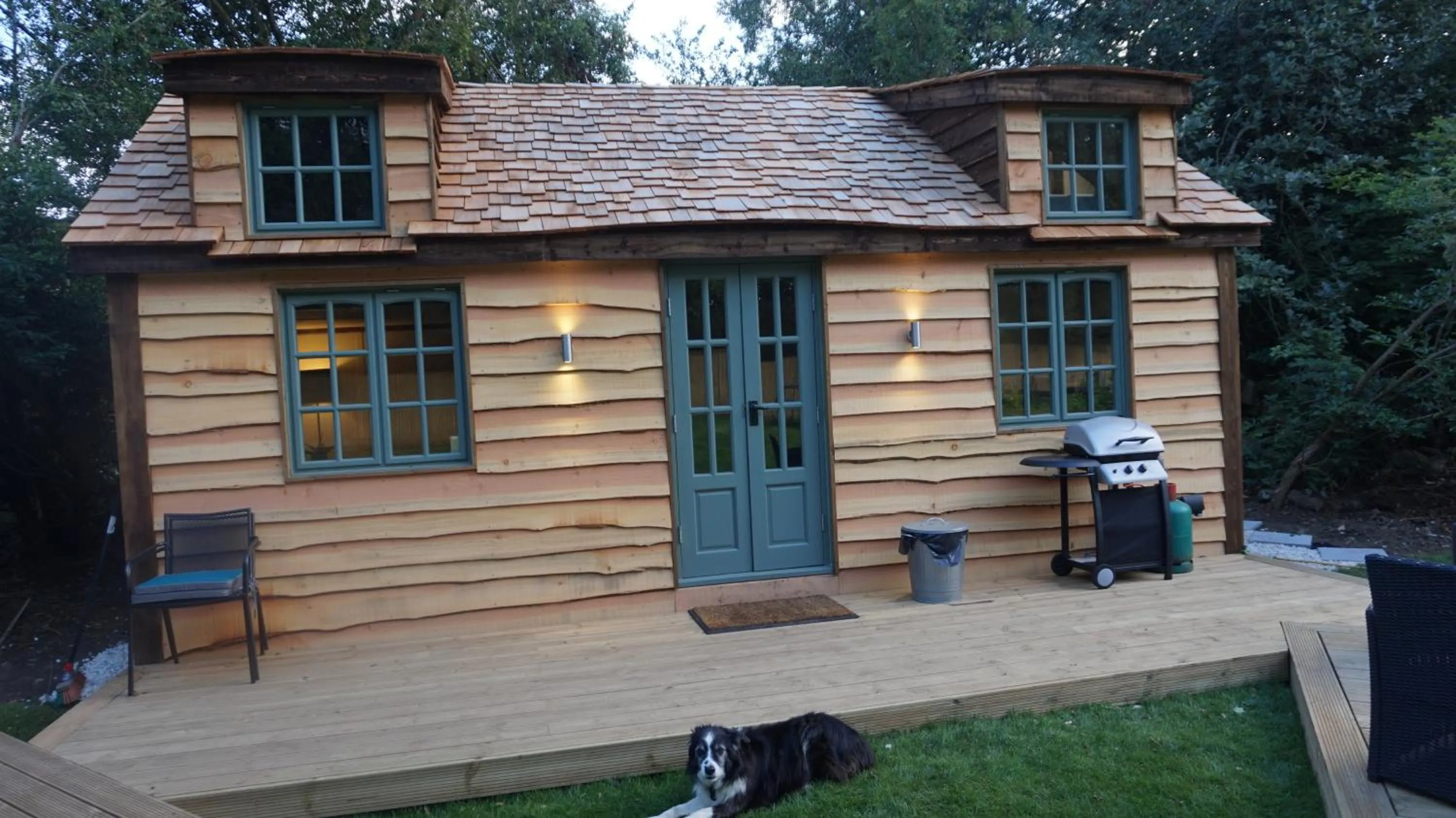 Facade/entrance in The Secret Cottage & Hideaway Caravan