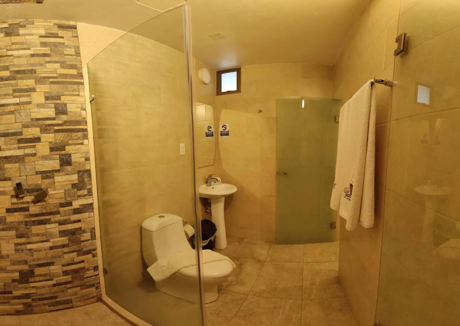 Toilet in Hotel Boutique Yaocalli