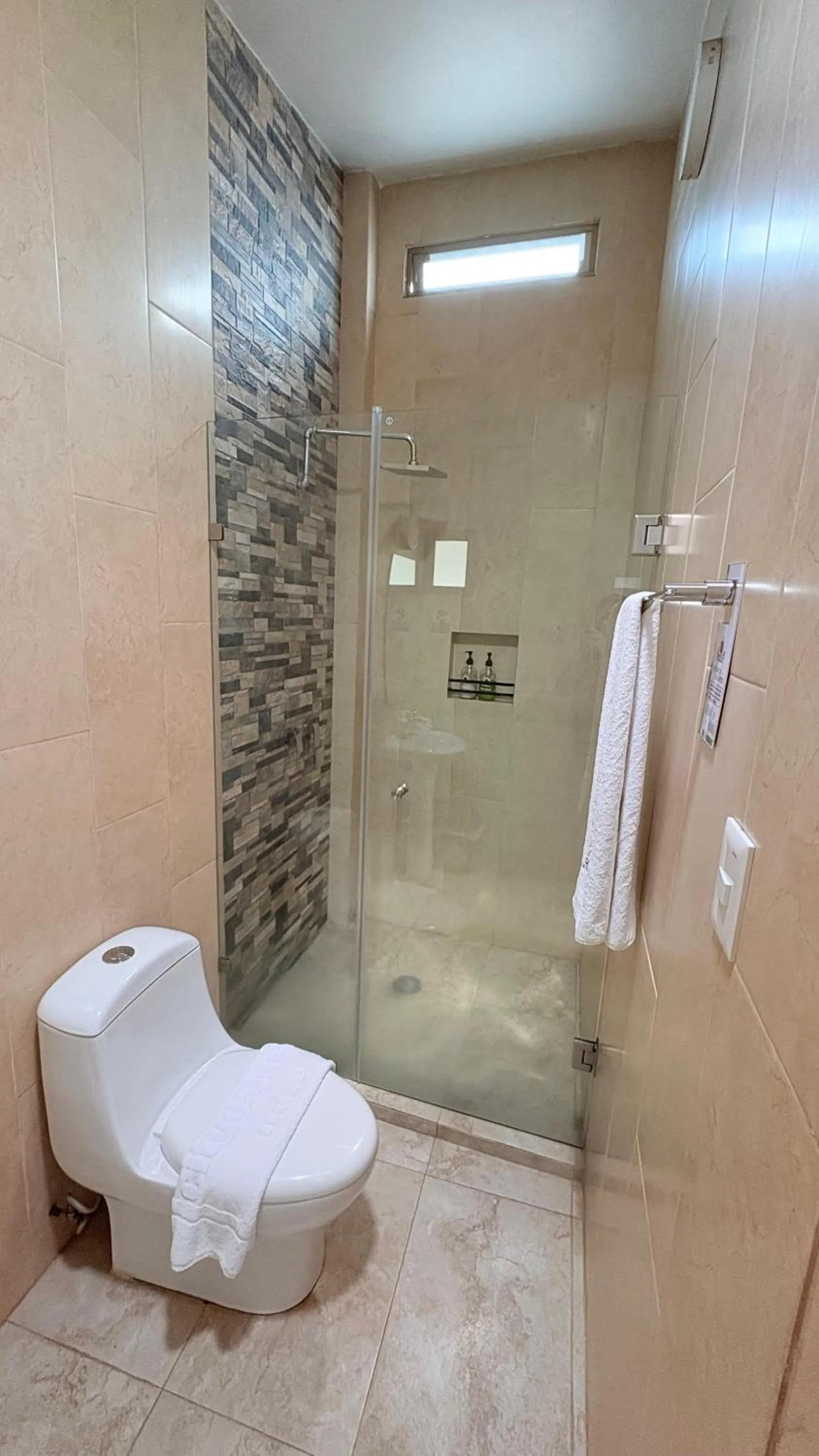 Toilet in Hotel Boutique Yaocalli