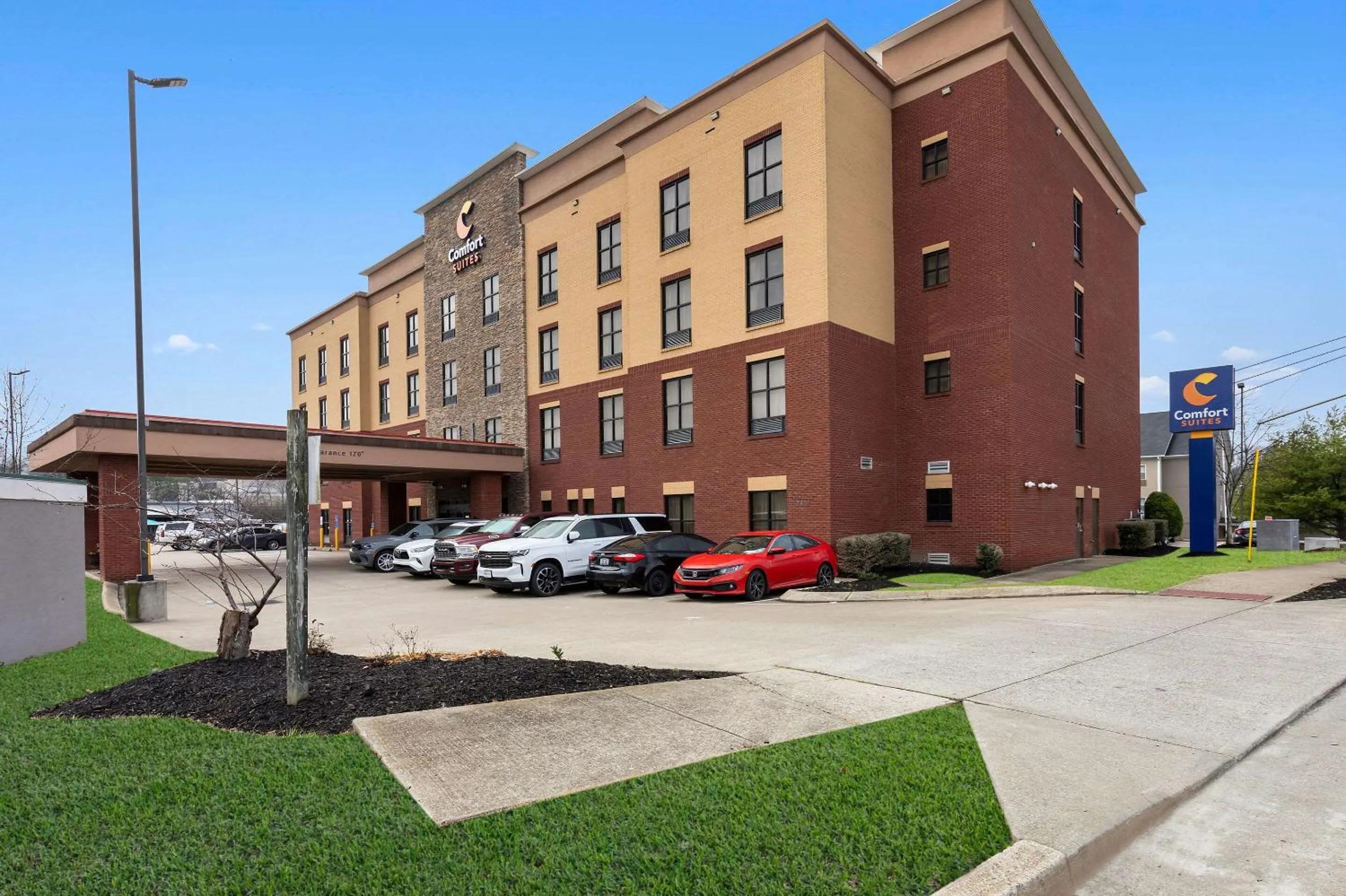 Property building in Comfort Suites Nashville near Percy Priest Lake