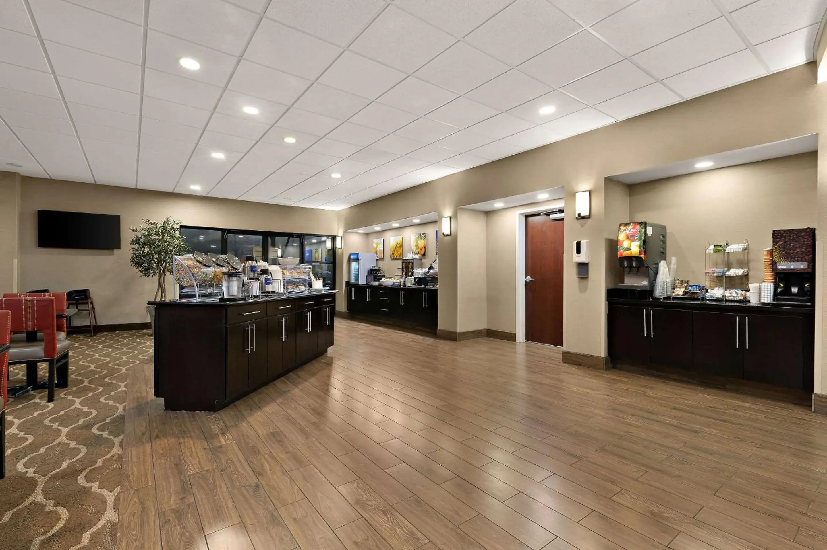 Breakfast in Comfort Suites Nashville near Percy Priest Lake Breakfast in Comfort Suites Nashville near Percy Priest Lake