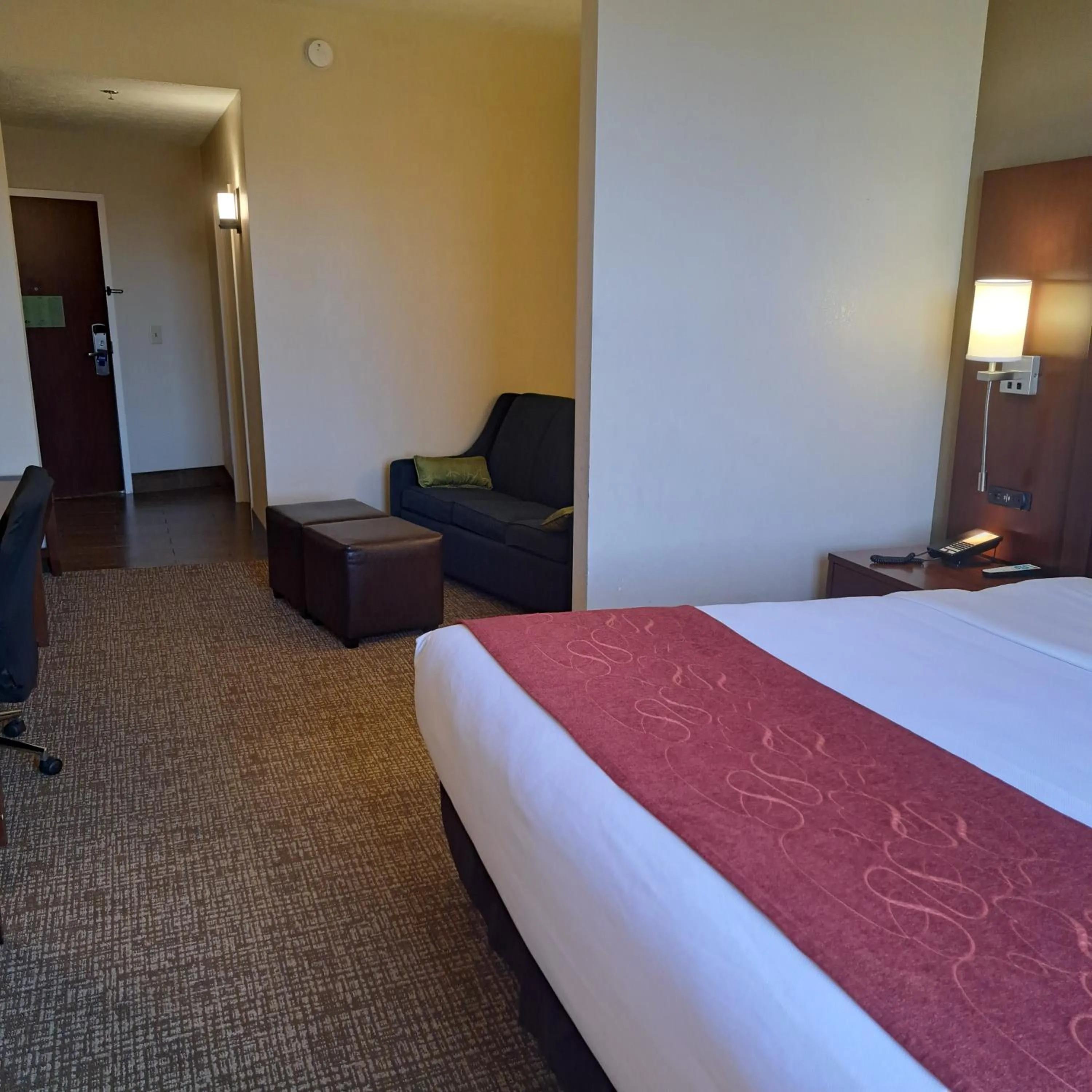 Photo of the whole room in Comfort Suites Nashville near Percy Priest Lake