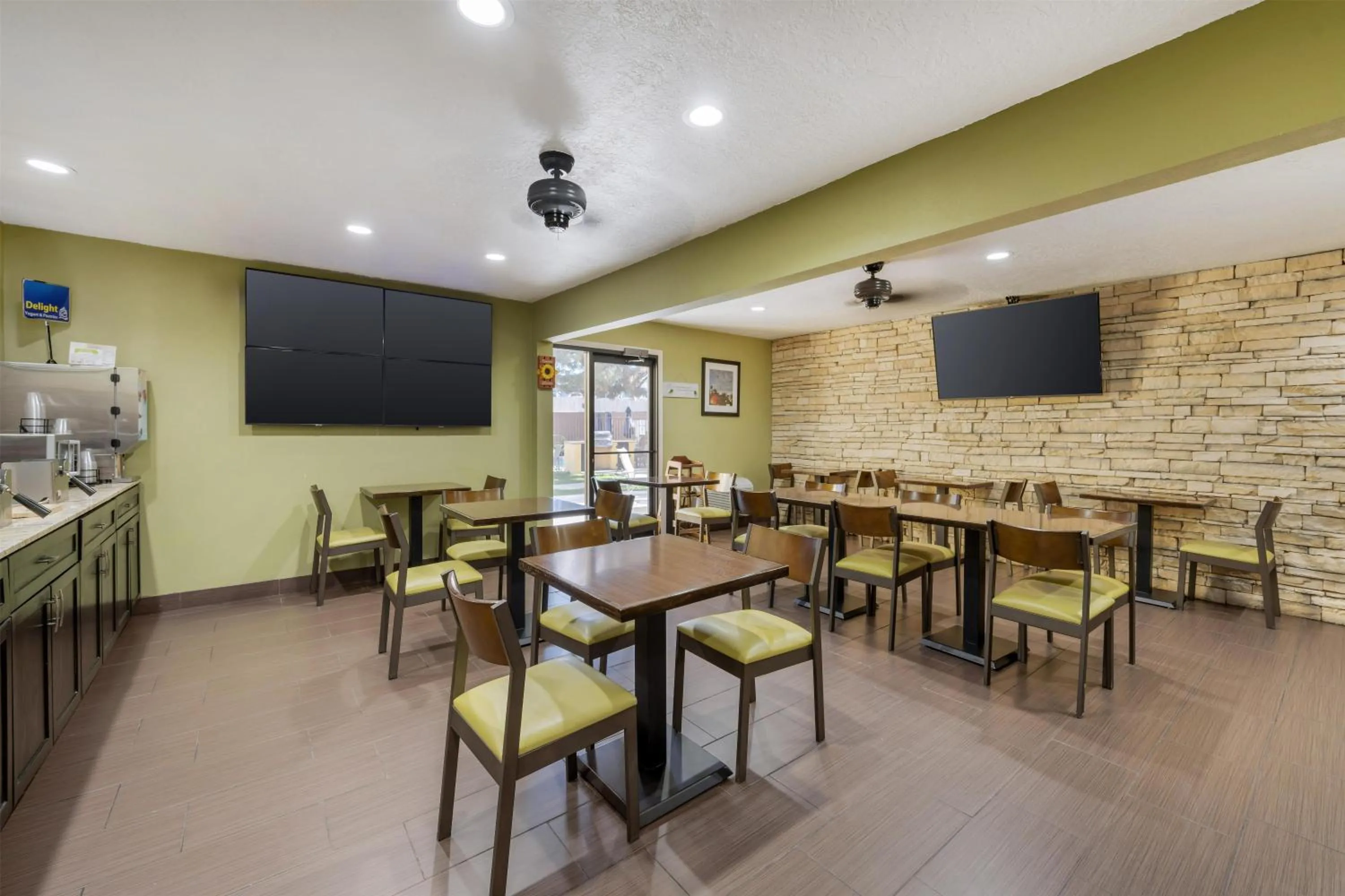 Breakfast in Best Western Airport Albuquerque InnSuites Hotel & Suites