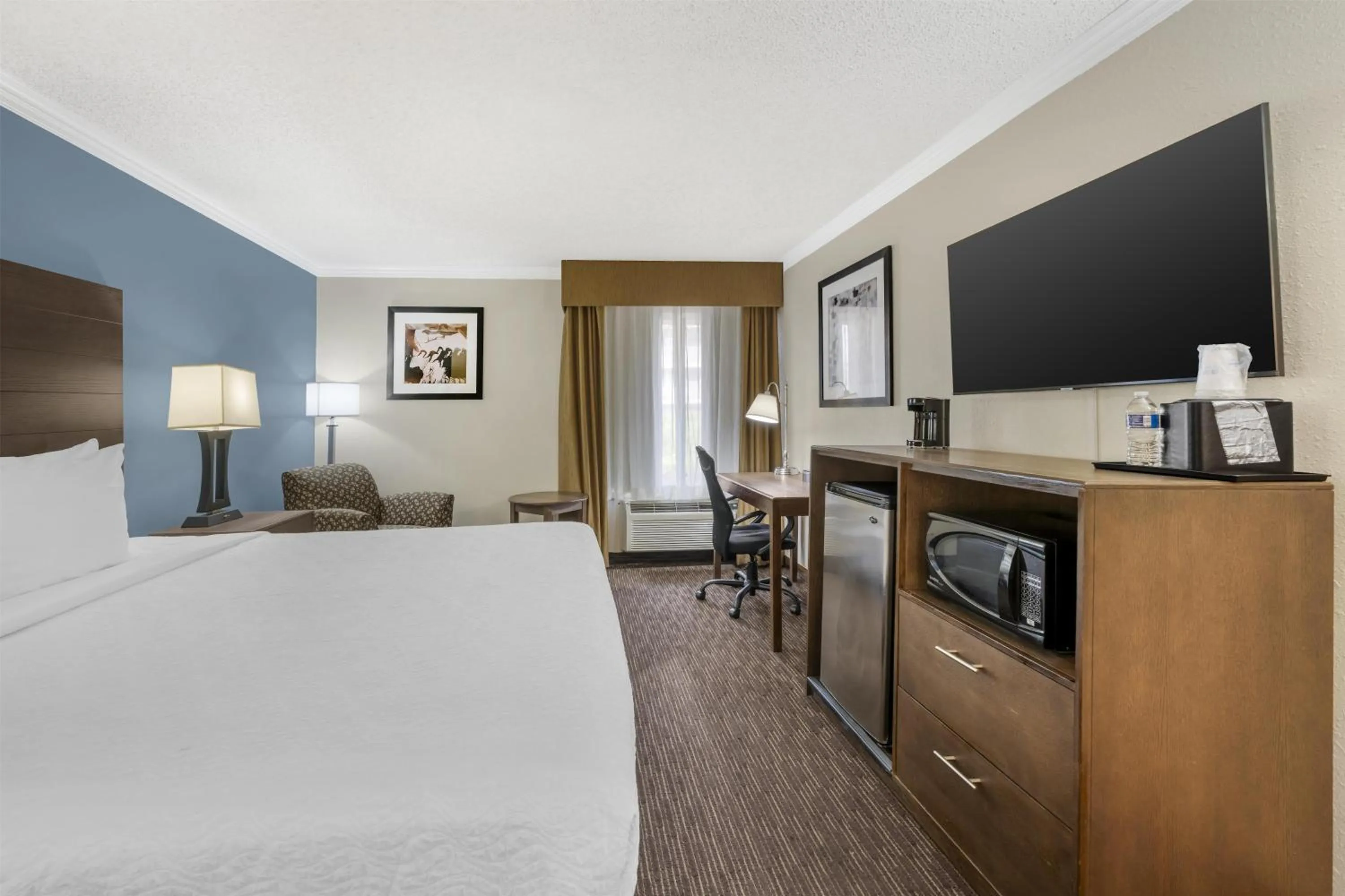 Bedroom, Bed in Best Western Airport Albuquerque InnSuites Hotel & Suites