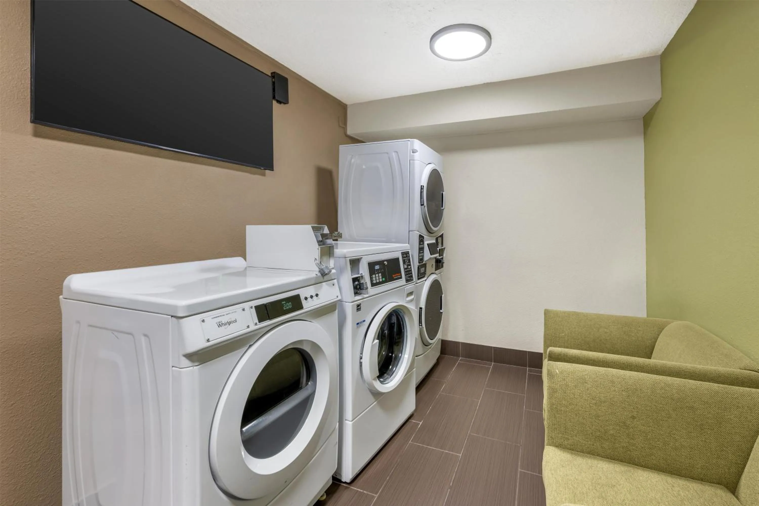 Property building in Best Western Airport Albuquerque InnSuites Hotel & Suites