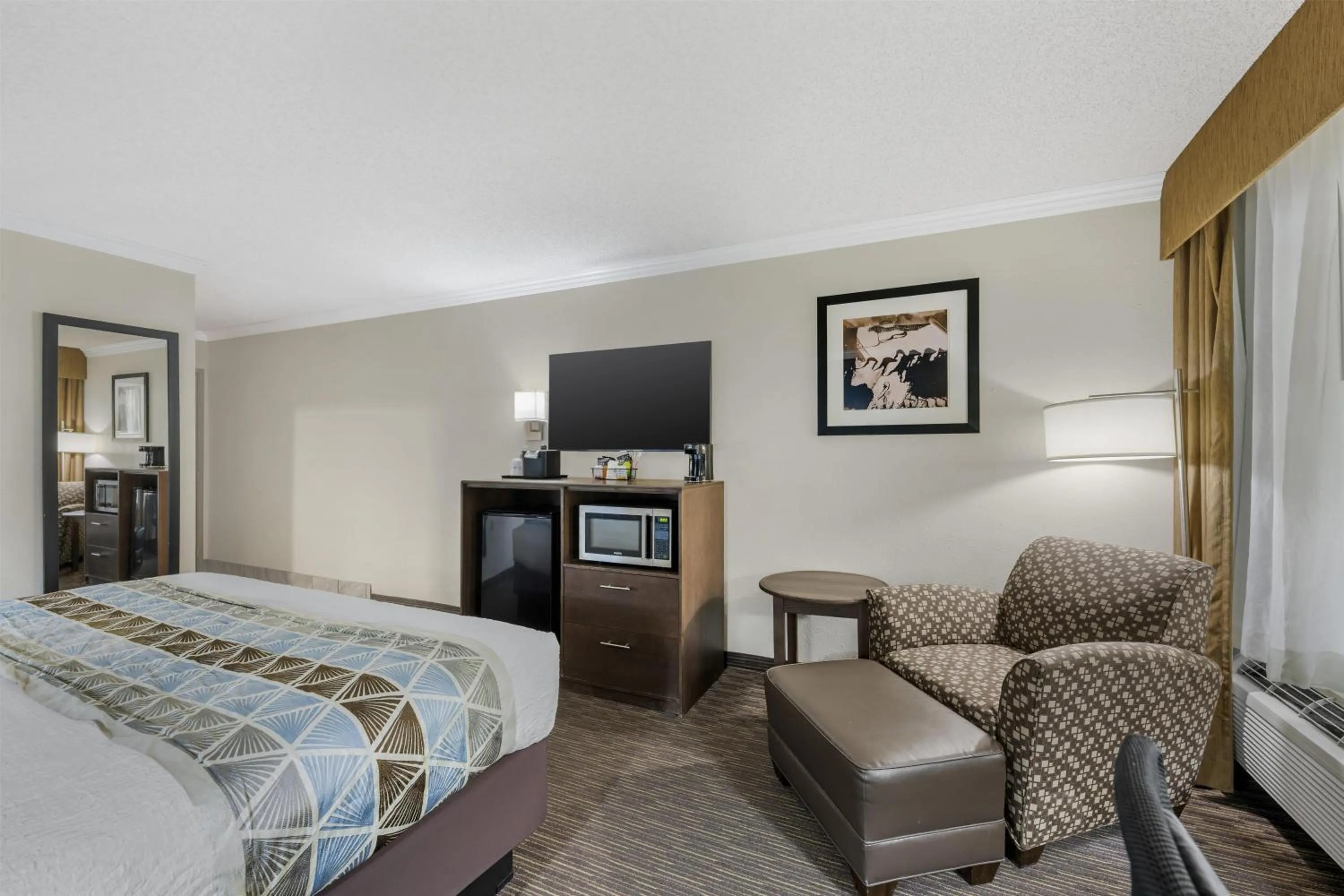 Bedroom, Bed in Best Western Airport Albuquerque InnSuites Hotel & Suites