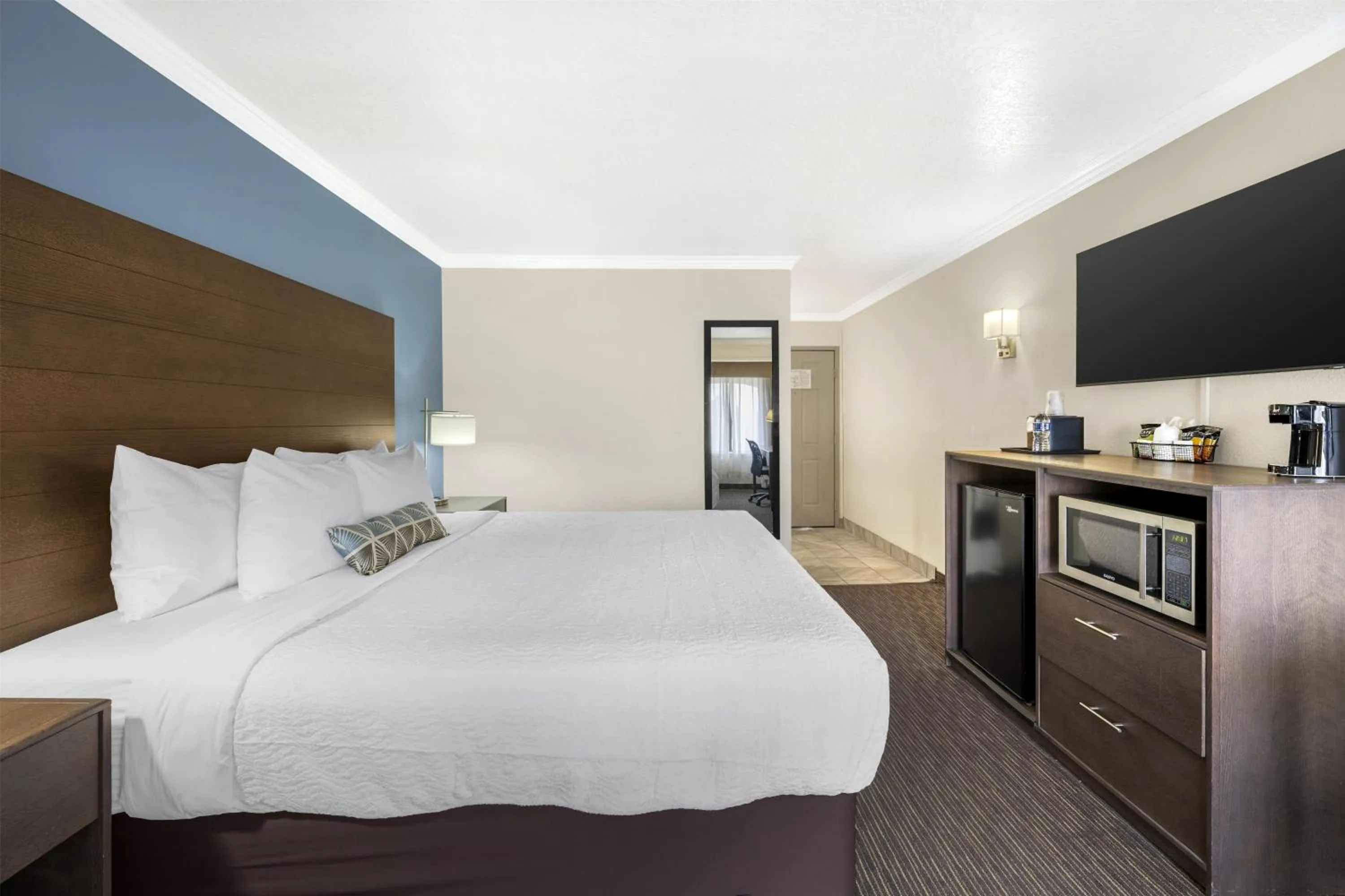Bedroom, Bed in Best Western Airport Albuquerque InnSuites Hotel & Suites