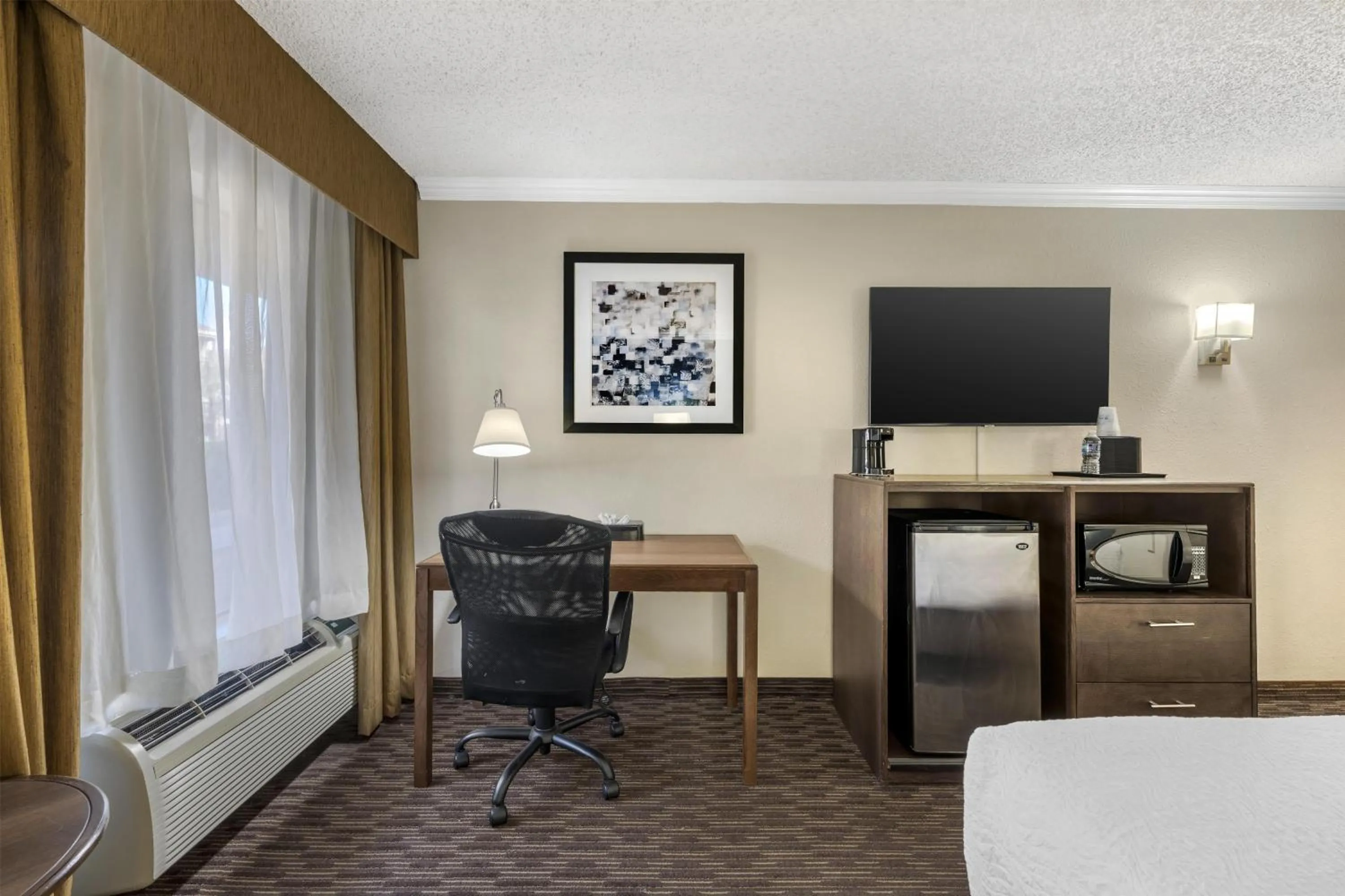 Bedroom in Best Western Airport Albuquerque InnSuites Hotel & Suites