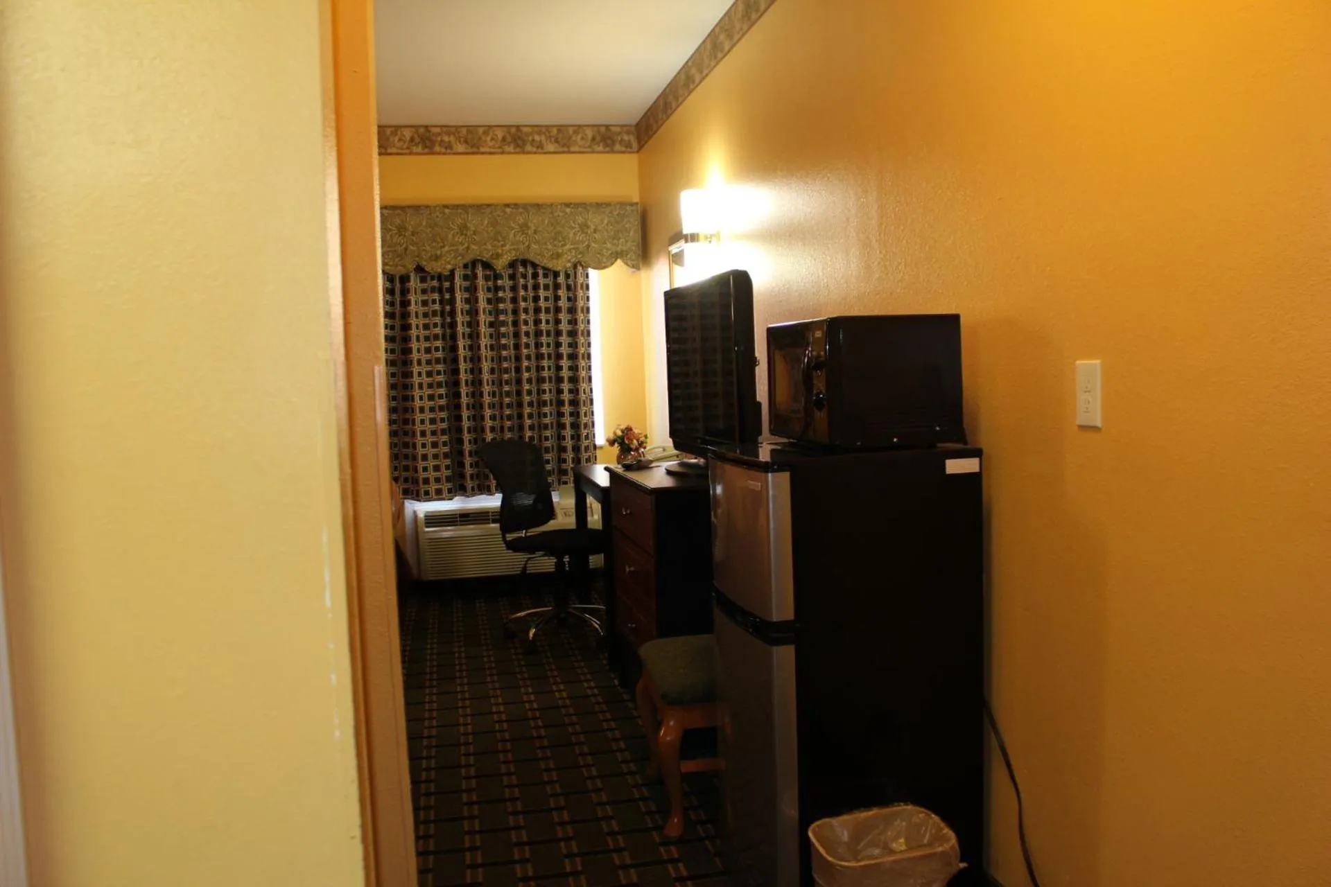 TV and multimedia in Magnolia Inn and Suites Southaven