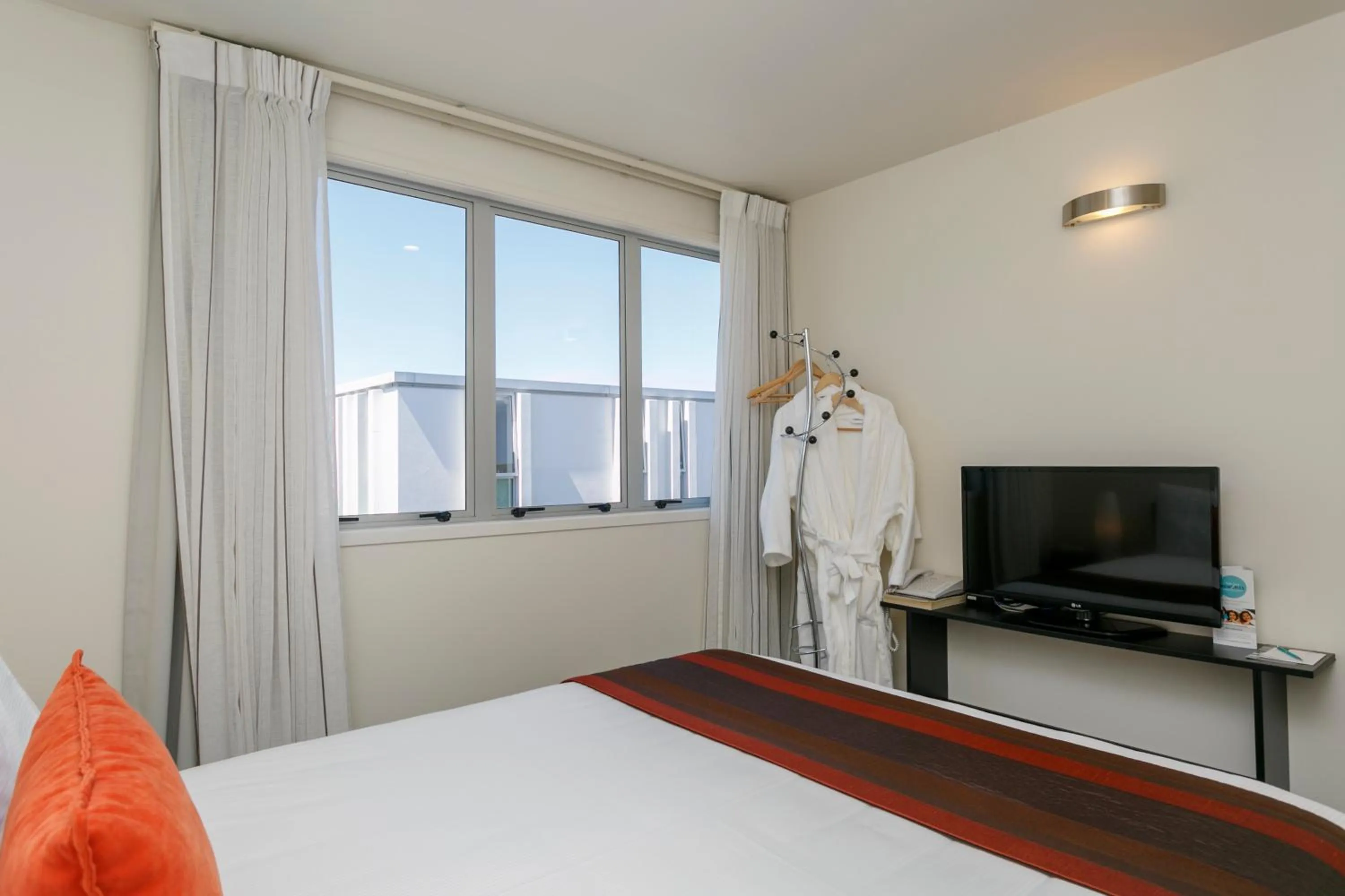 TV and multimedia, Bed in The Reef Resort