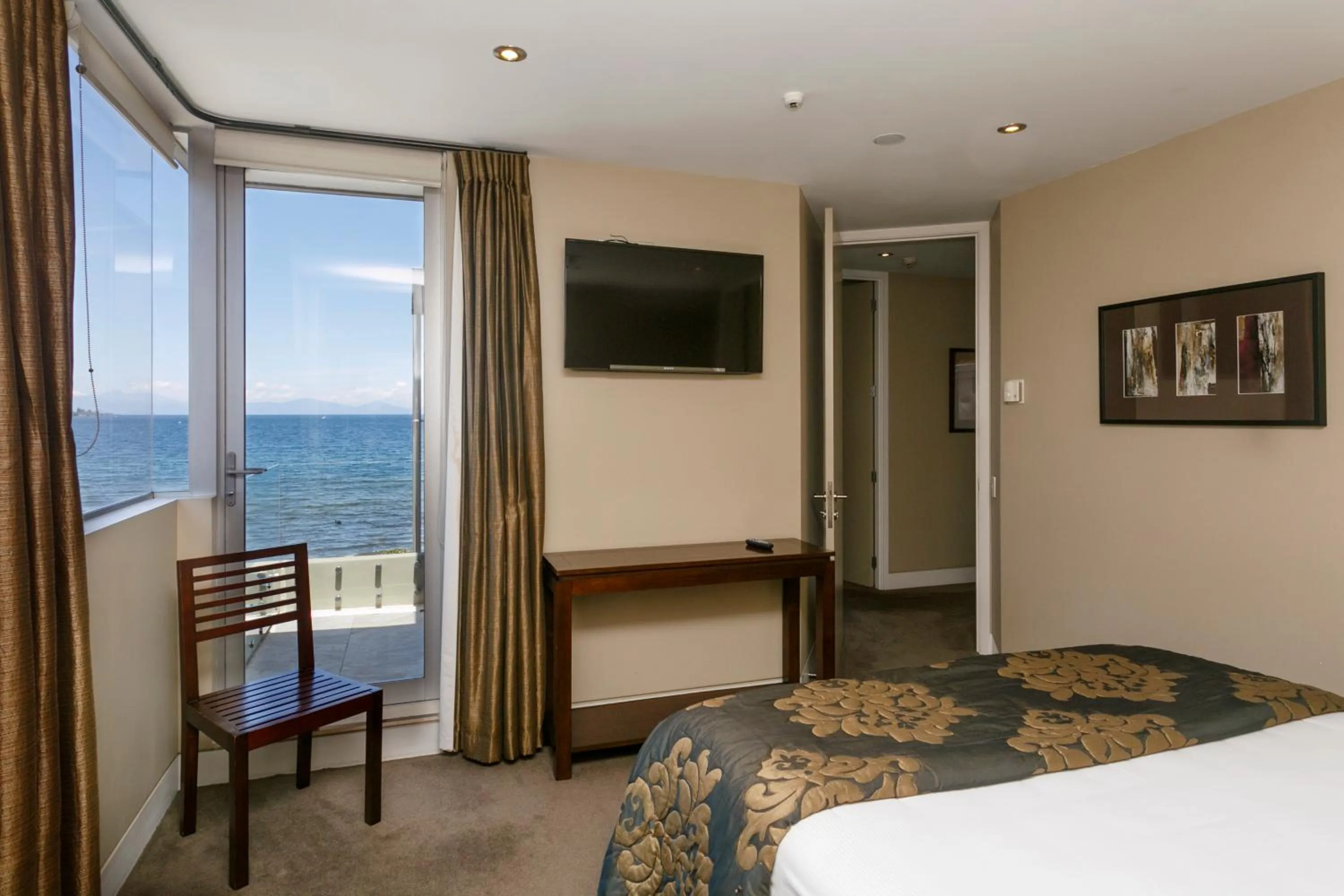 Bedroom, Bed in The Reef Resort