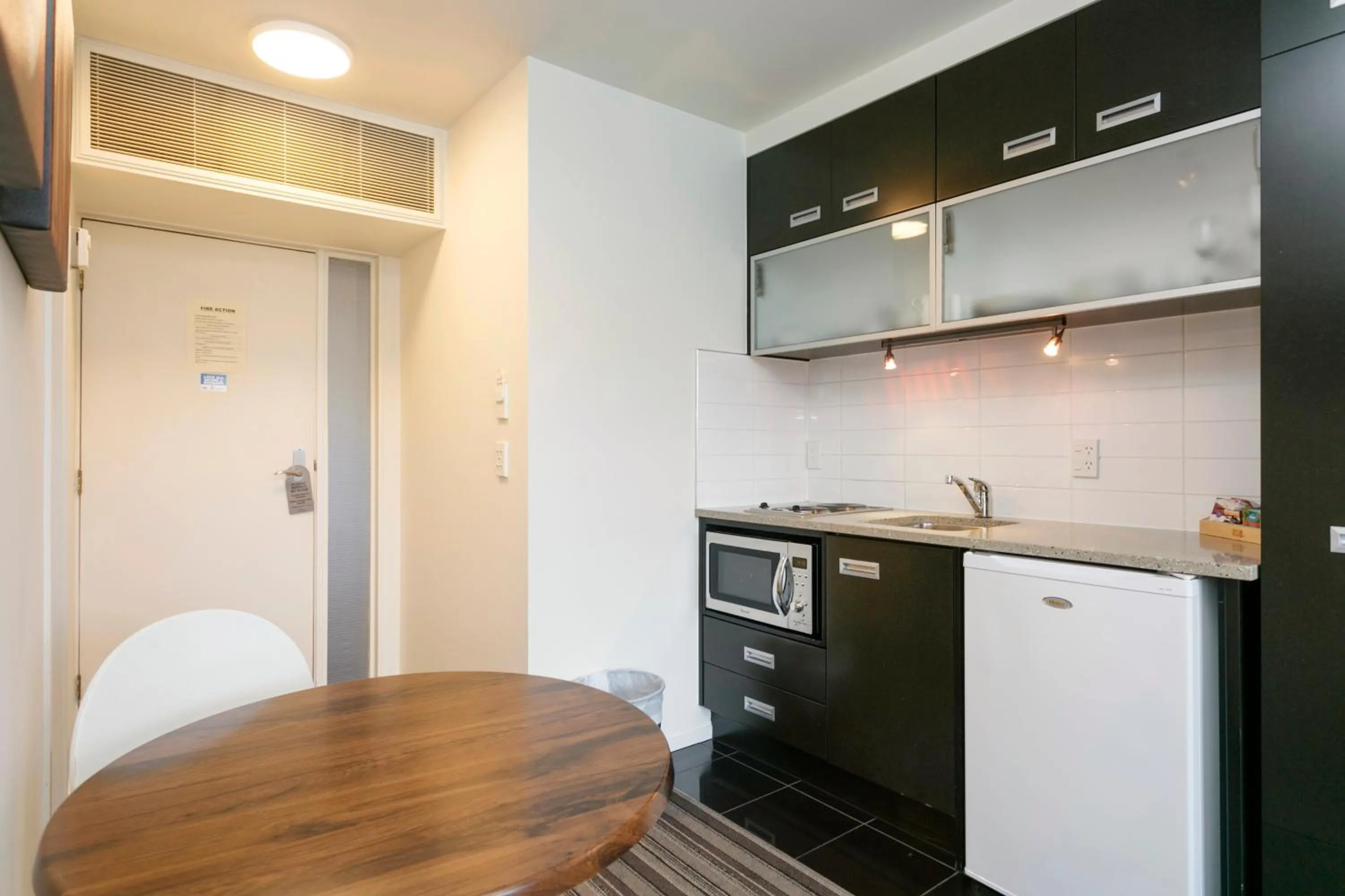 Kitchen or kitchenette in The Reef Resort