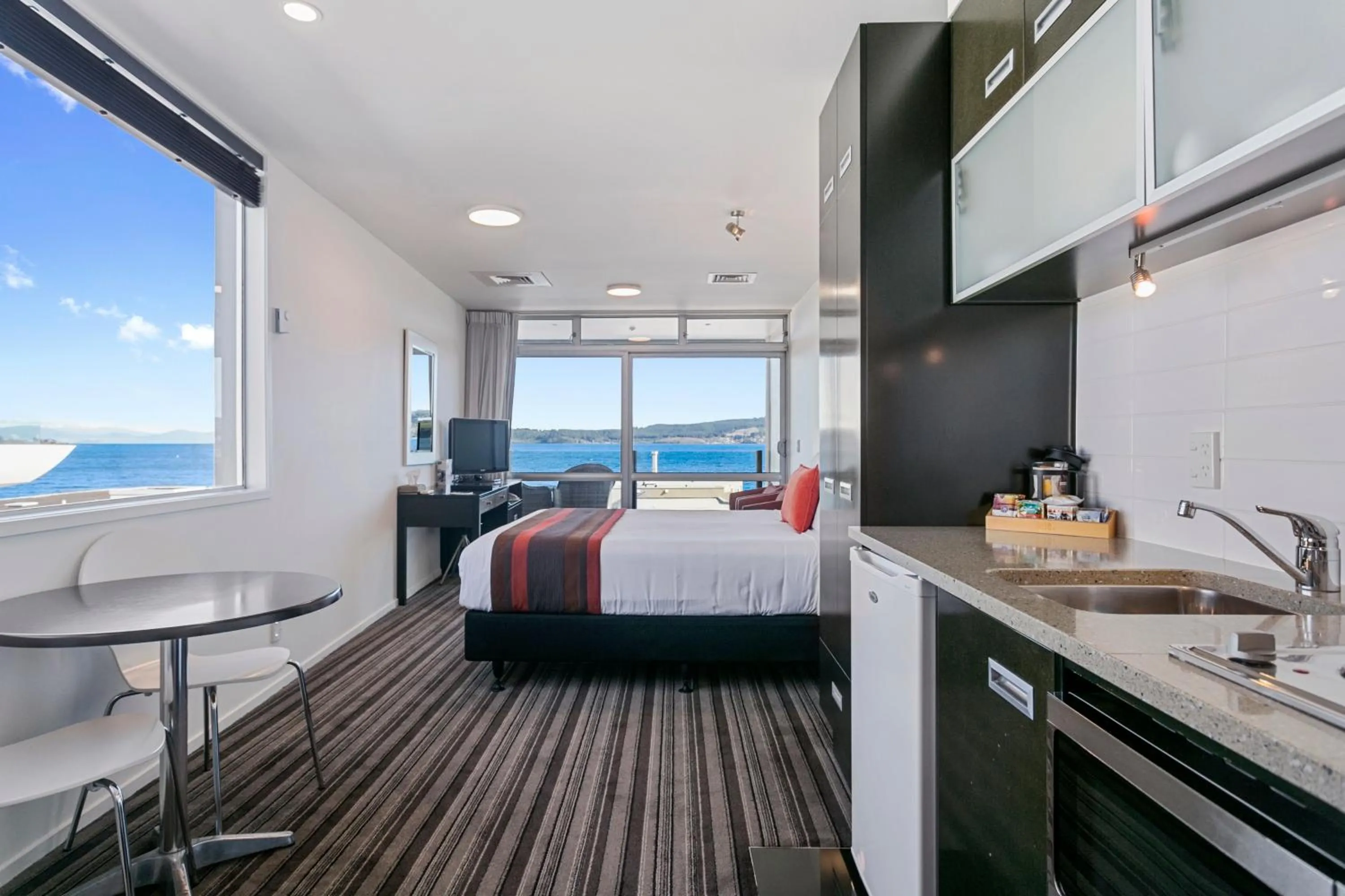 Photo of the whole room, Bed in The Reef Resort