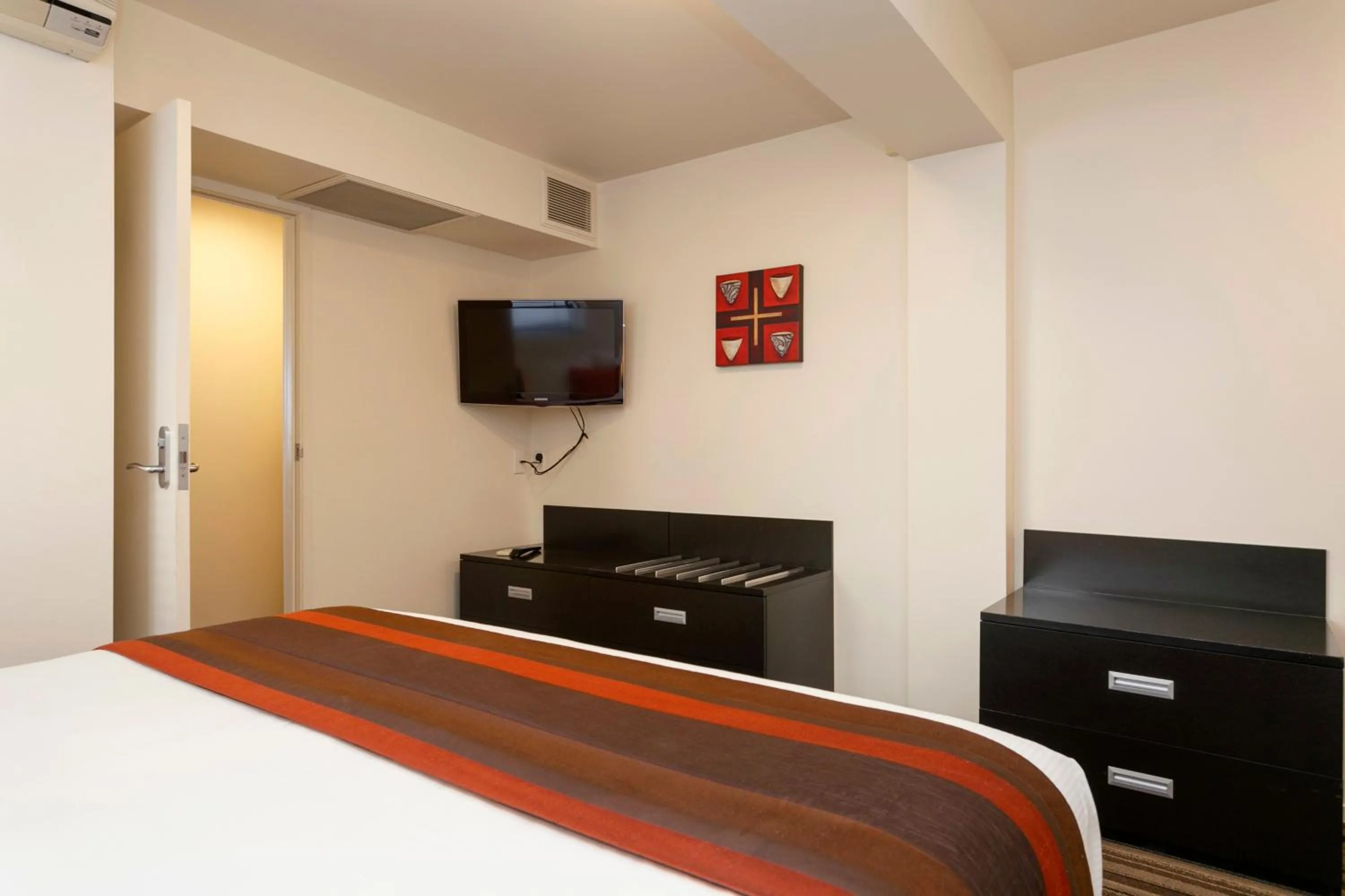 TV and multimedia, Bed in The Reef Resort