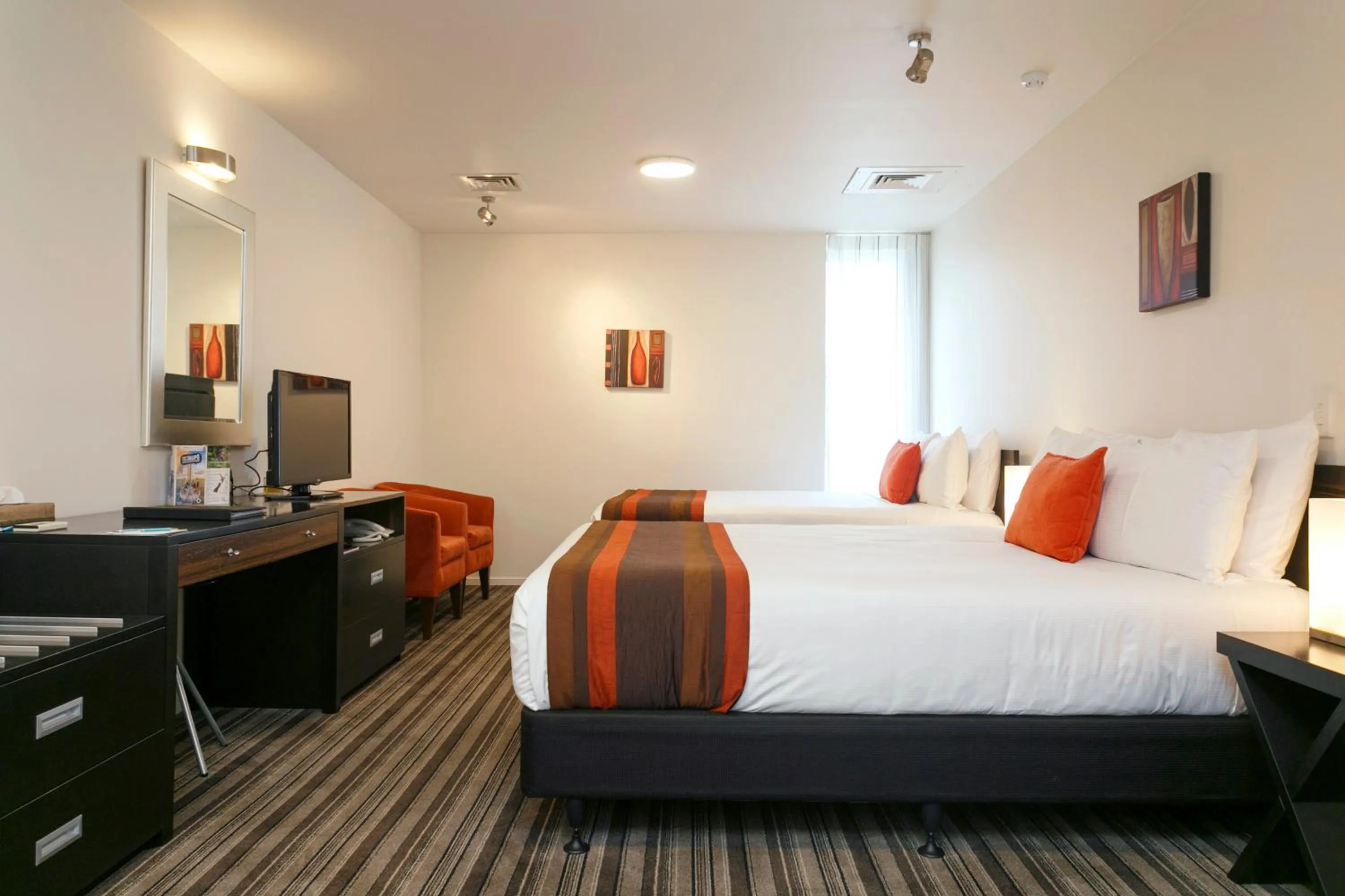 Seating area, Bed in The Reef Resort