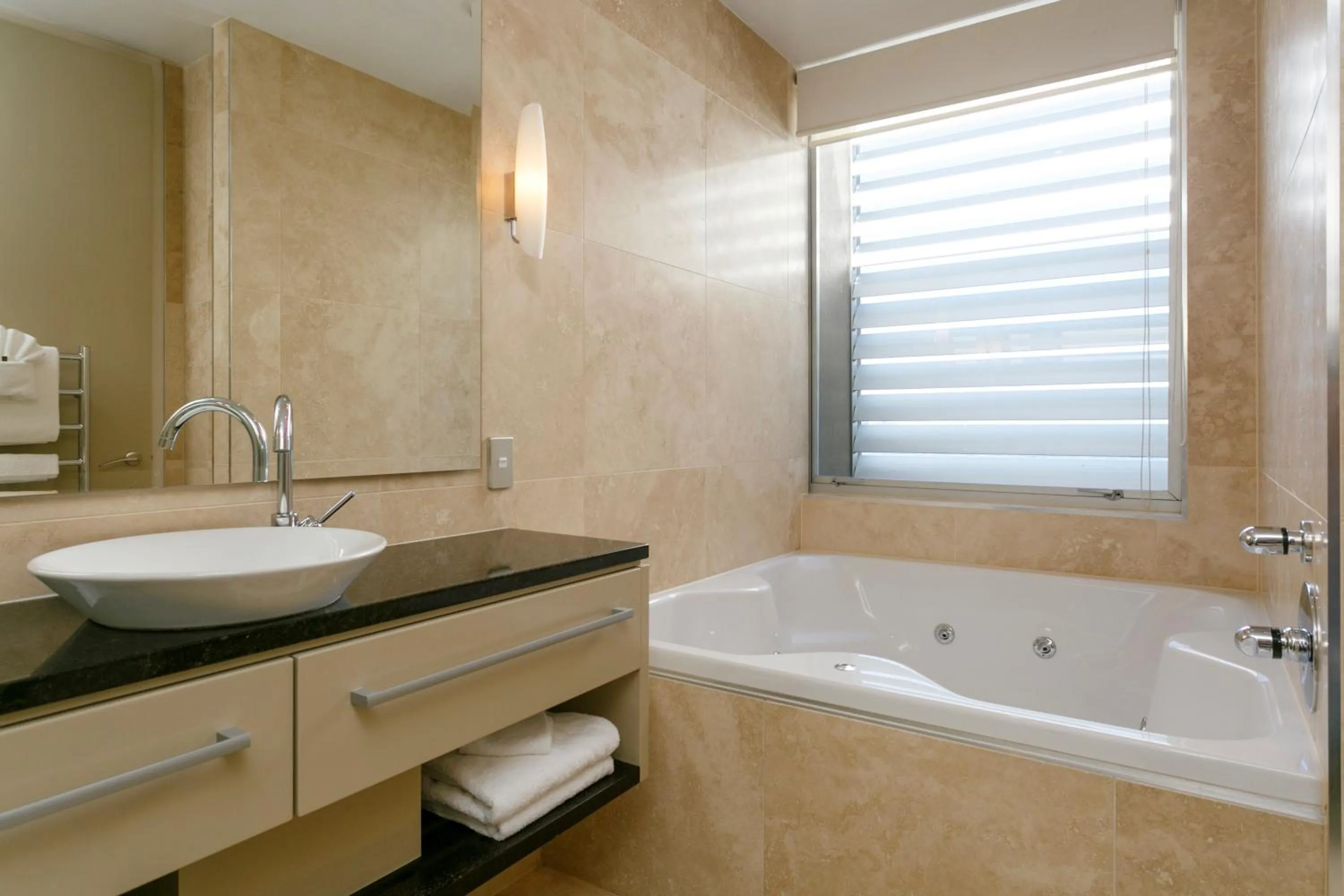 Hot Tub in The Reef Resort