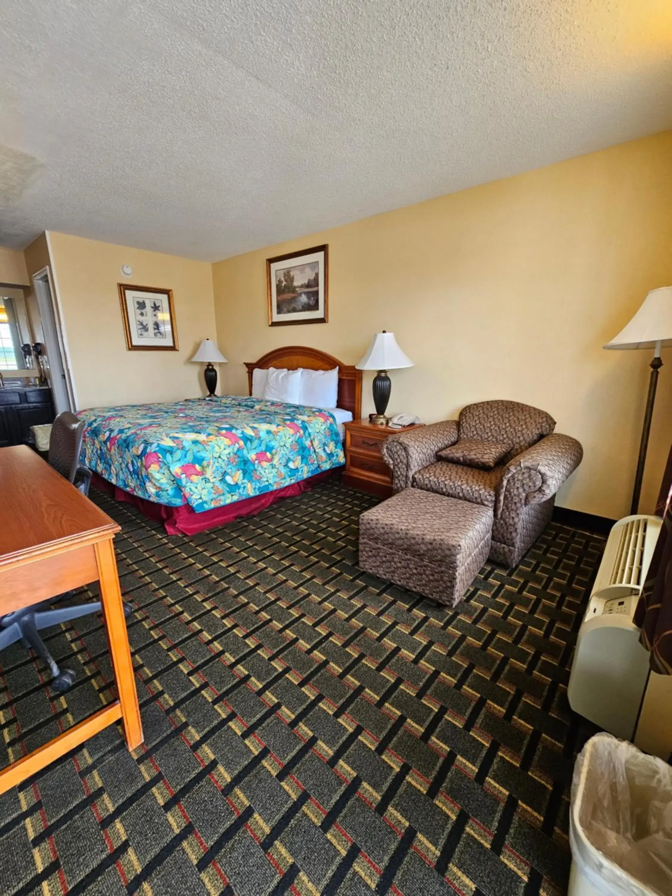 Bed in Jameson Inn Douglas Bed in Jameson Inn Douglas