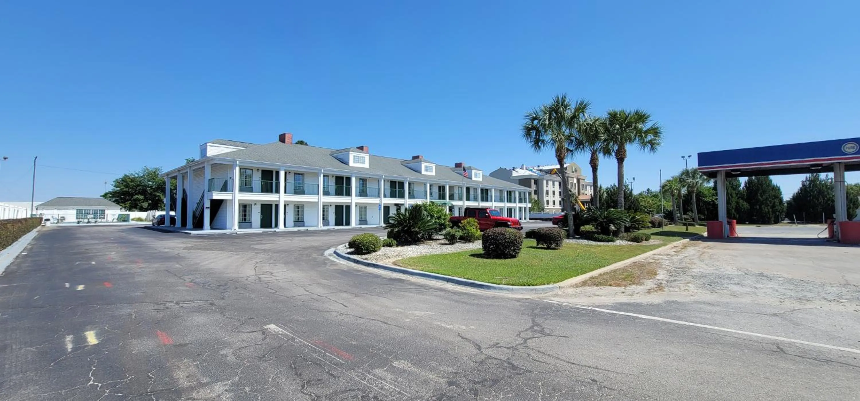 Property building in Jameson Inn Douglas