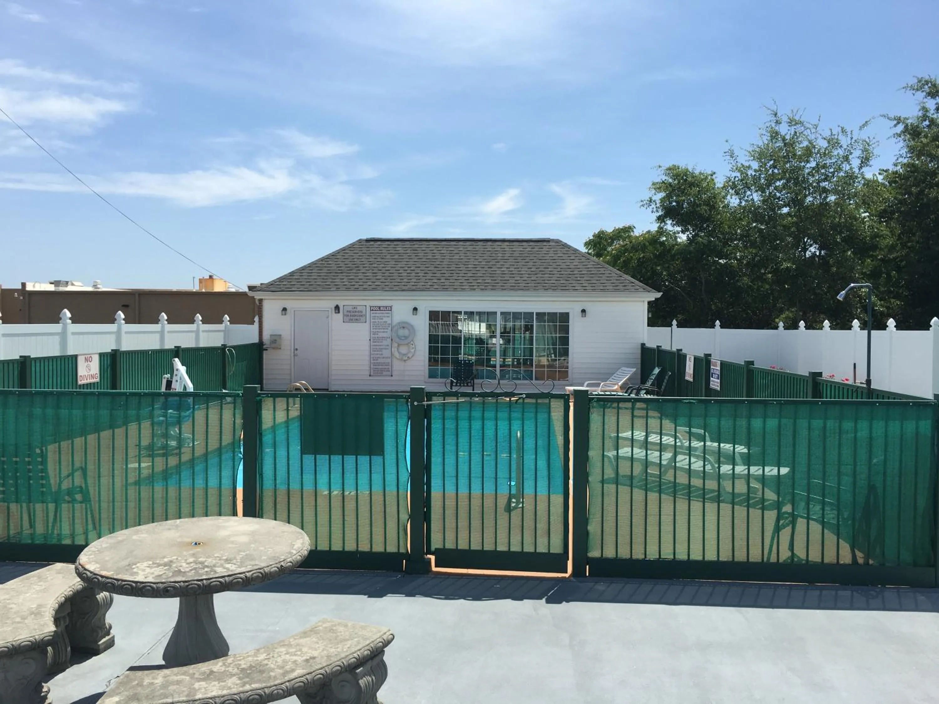 Swimming pool in Jameson Inn Douglas