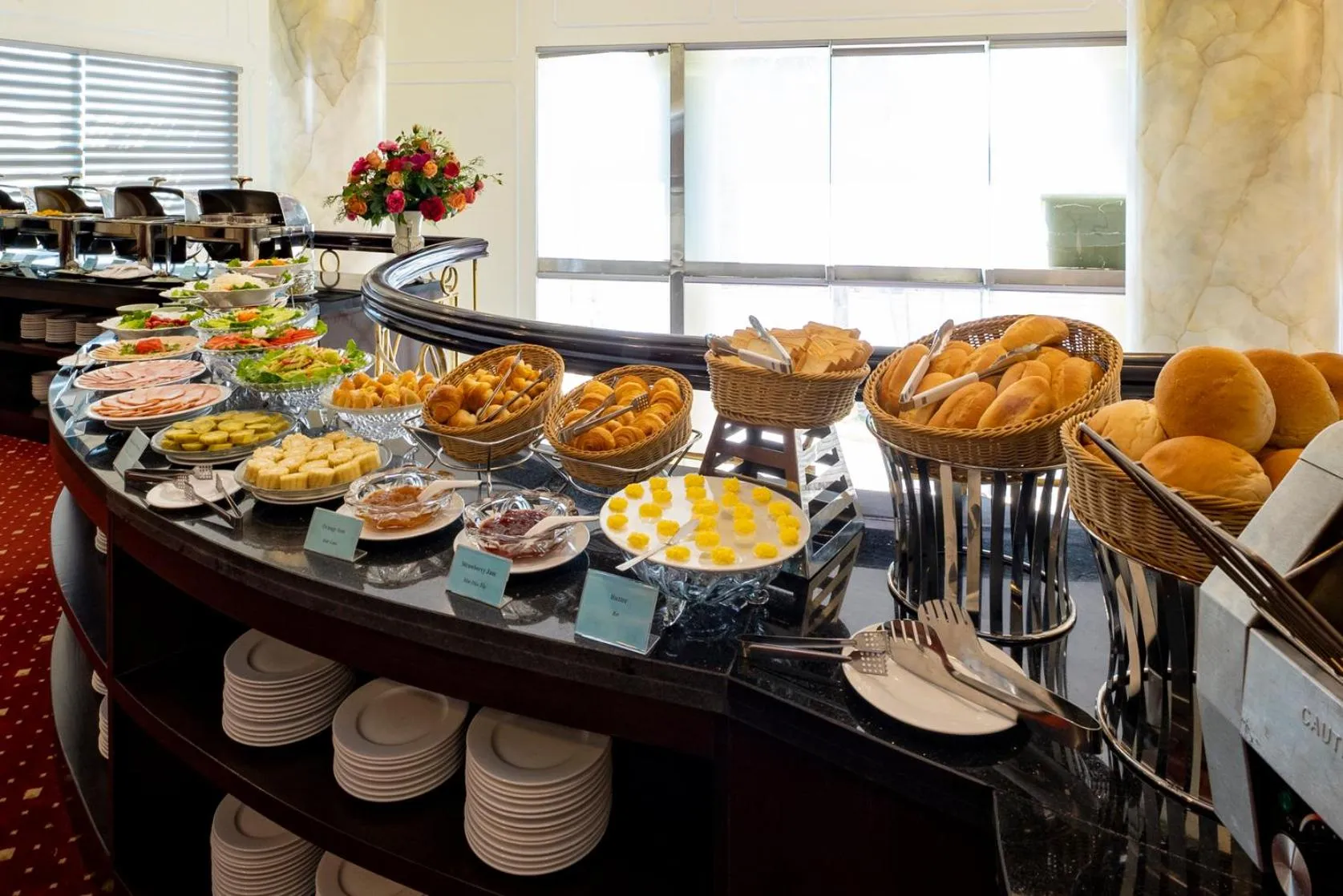 Buffet breakfast in Mithrin Hotel Halong