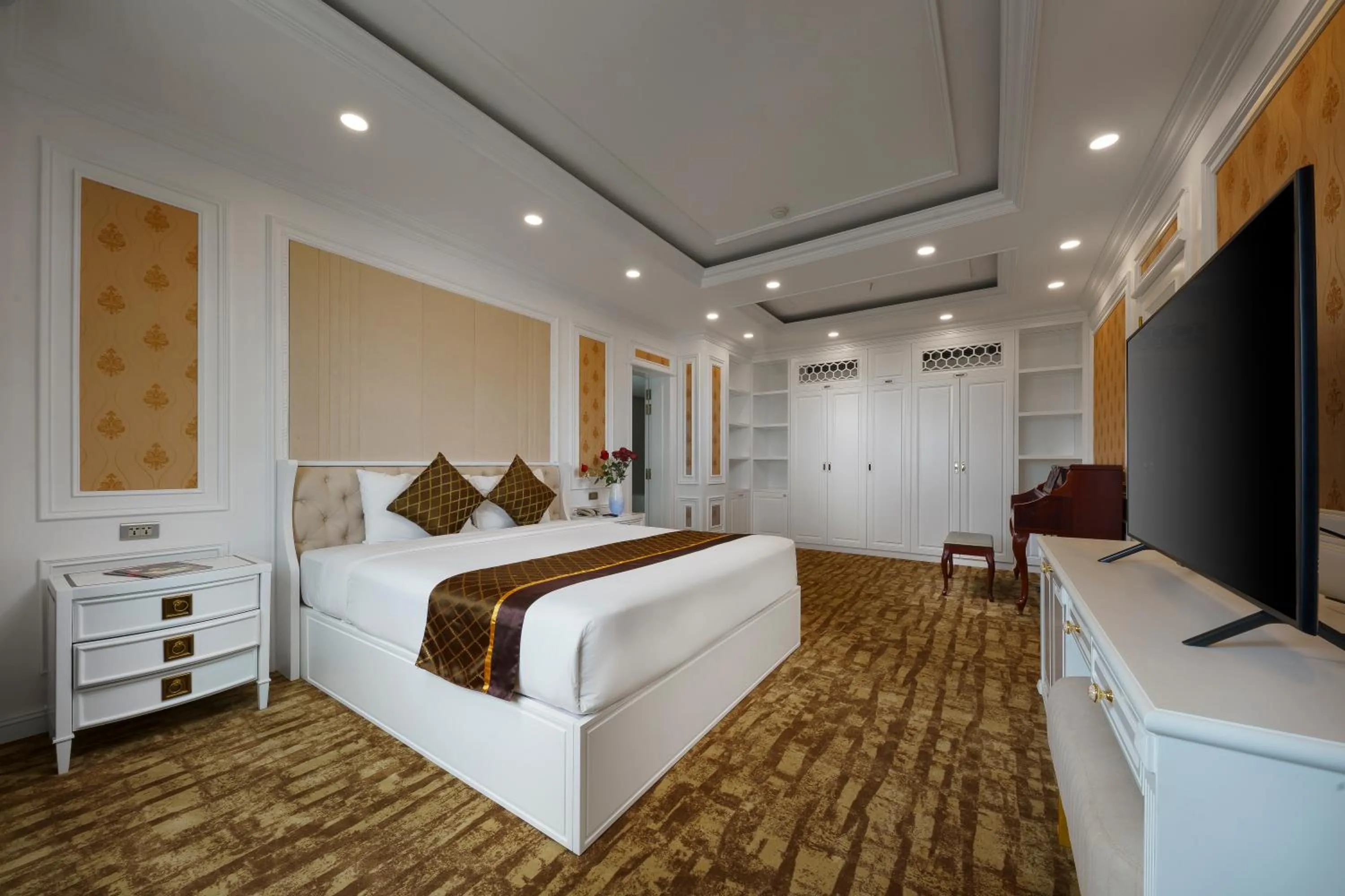 Bedroom in Mithrin Hotel Halong