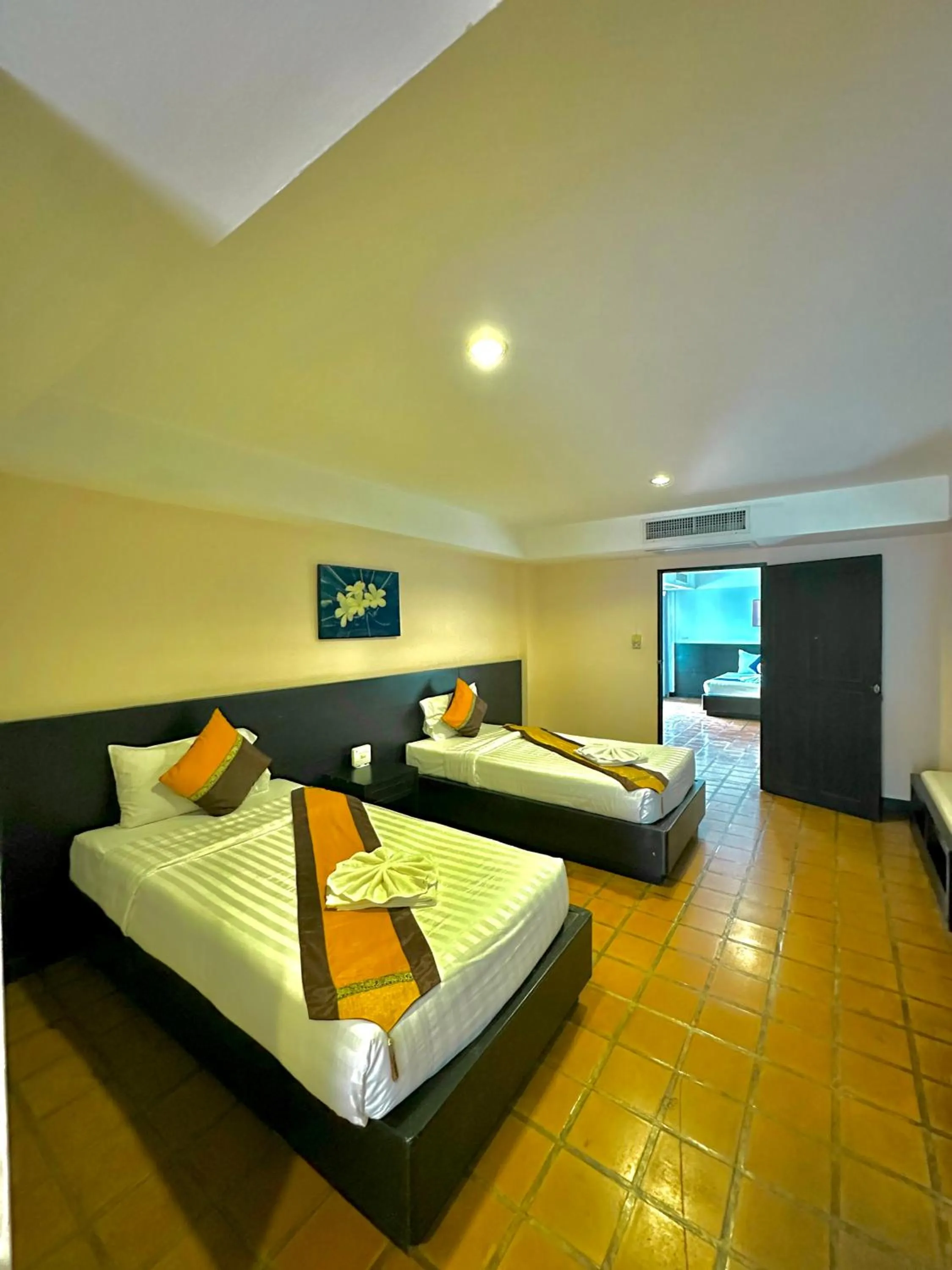 Photo of the whole room, Bed in APK Resort Patong