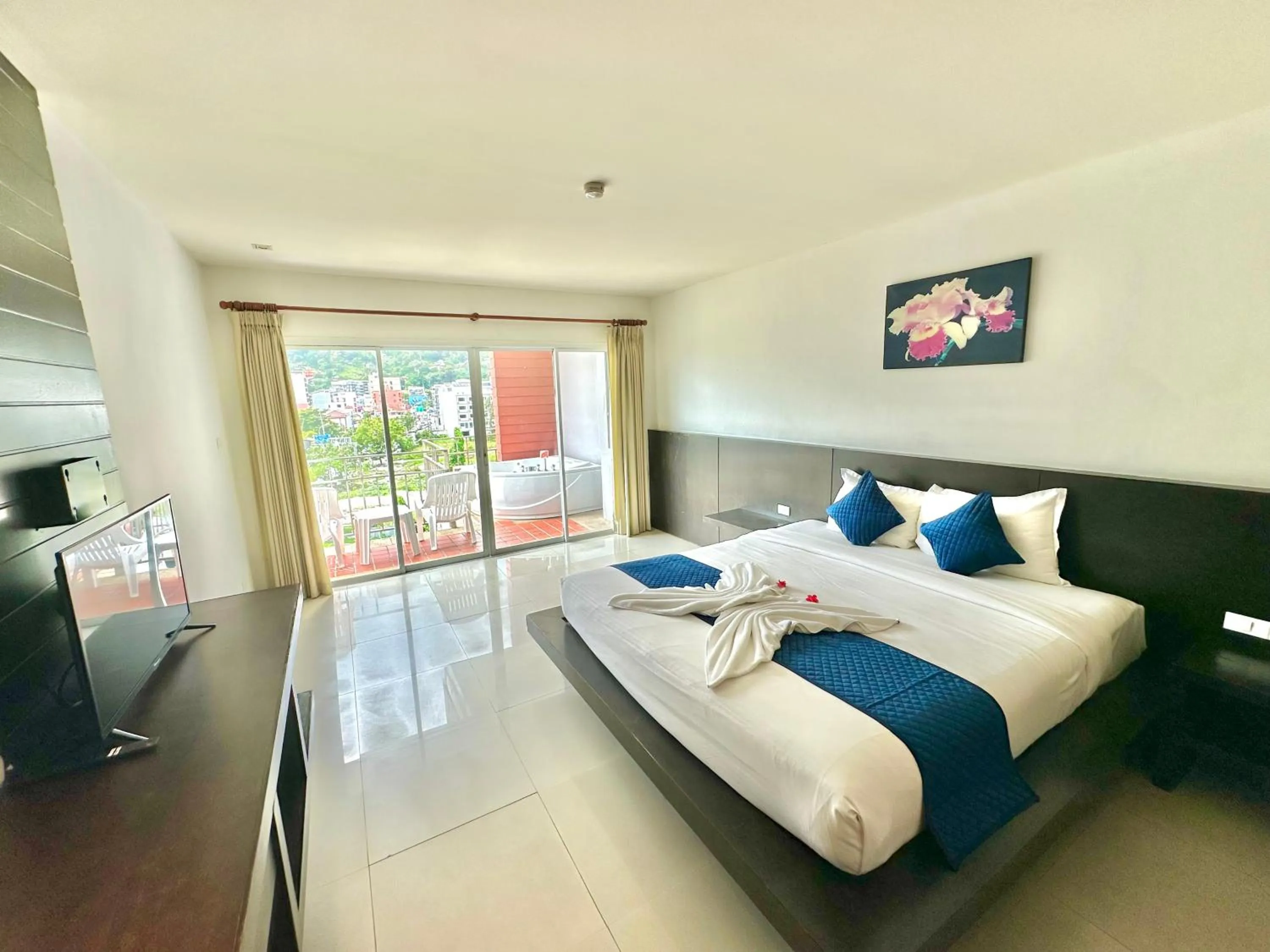 Photo of the whole room, Bed in APK Resort Patong