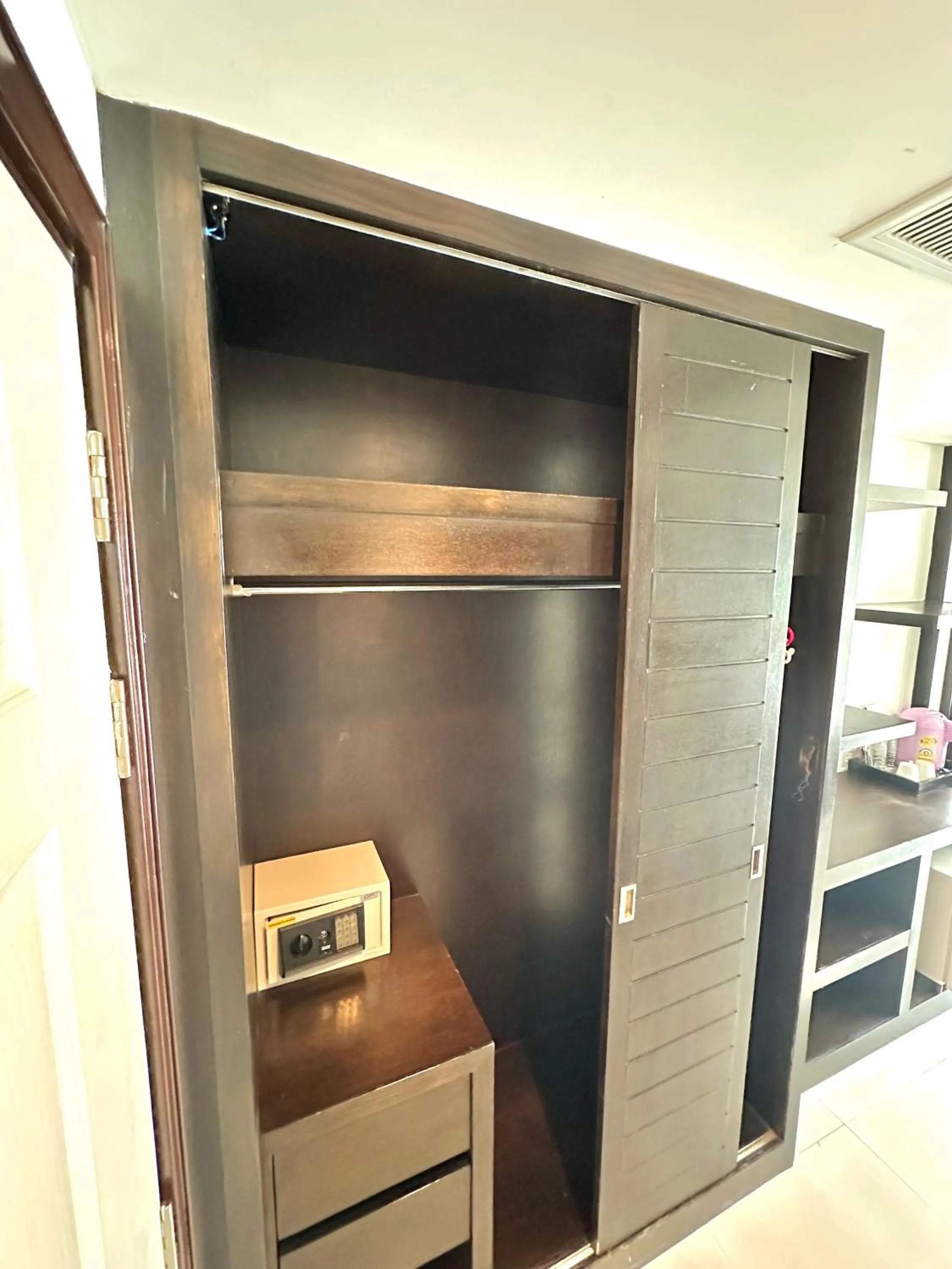 safe in APK Resort Patong