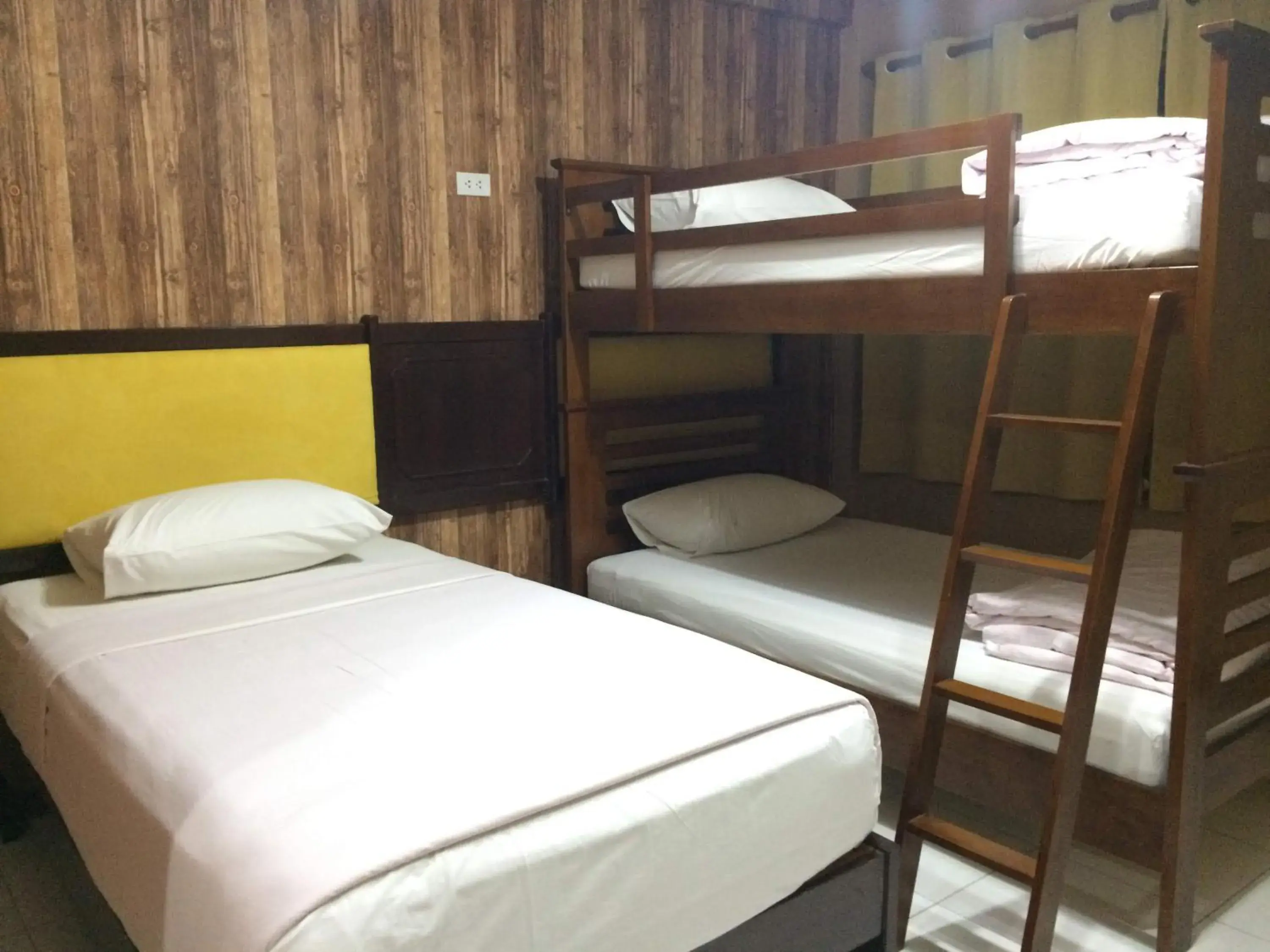 Basic Triple Room in Changpuak Hotel Basic Triple Room in Changpuak Hotel