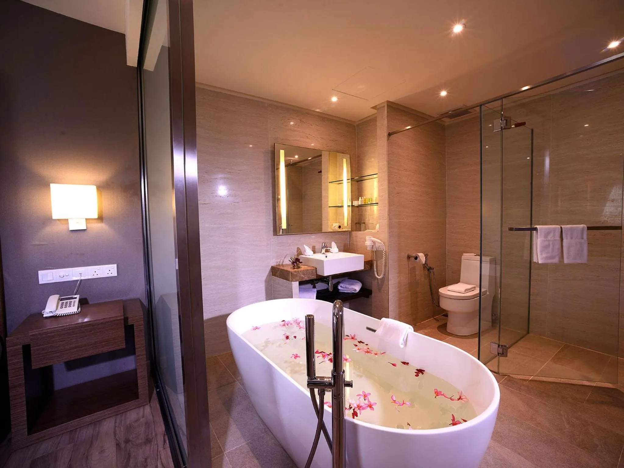 Shower in Bella Vista Waterfront Resort, Kuah Langkawi