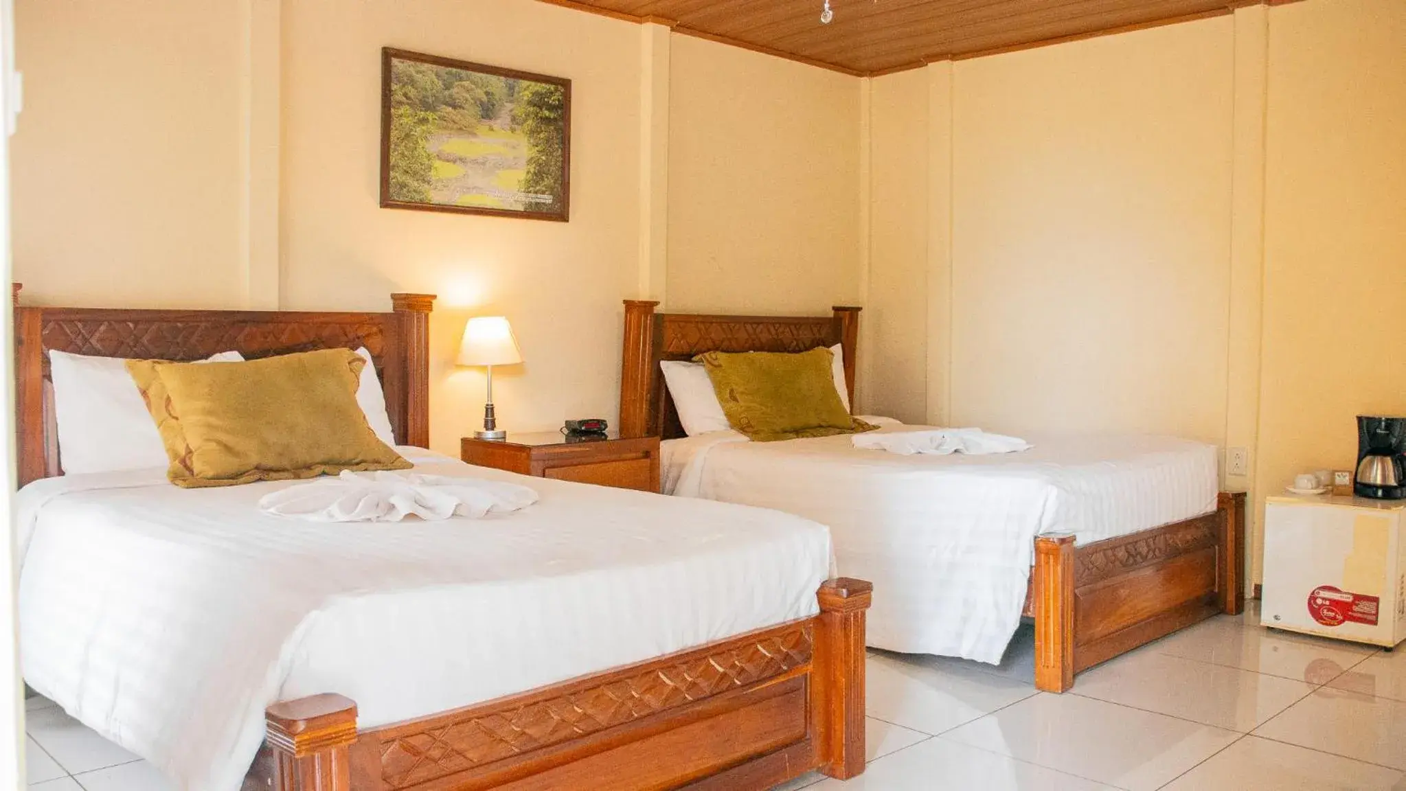 Standard 1 Queen and 1 Single Bed in Hotel Villa Florencia Standard 1 Queen and 1 Single Bed in Hotel Villa Florencia