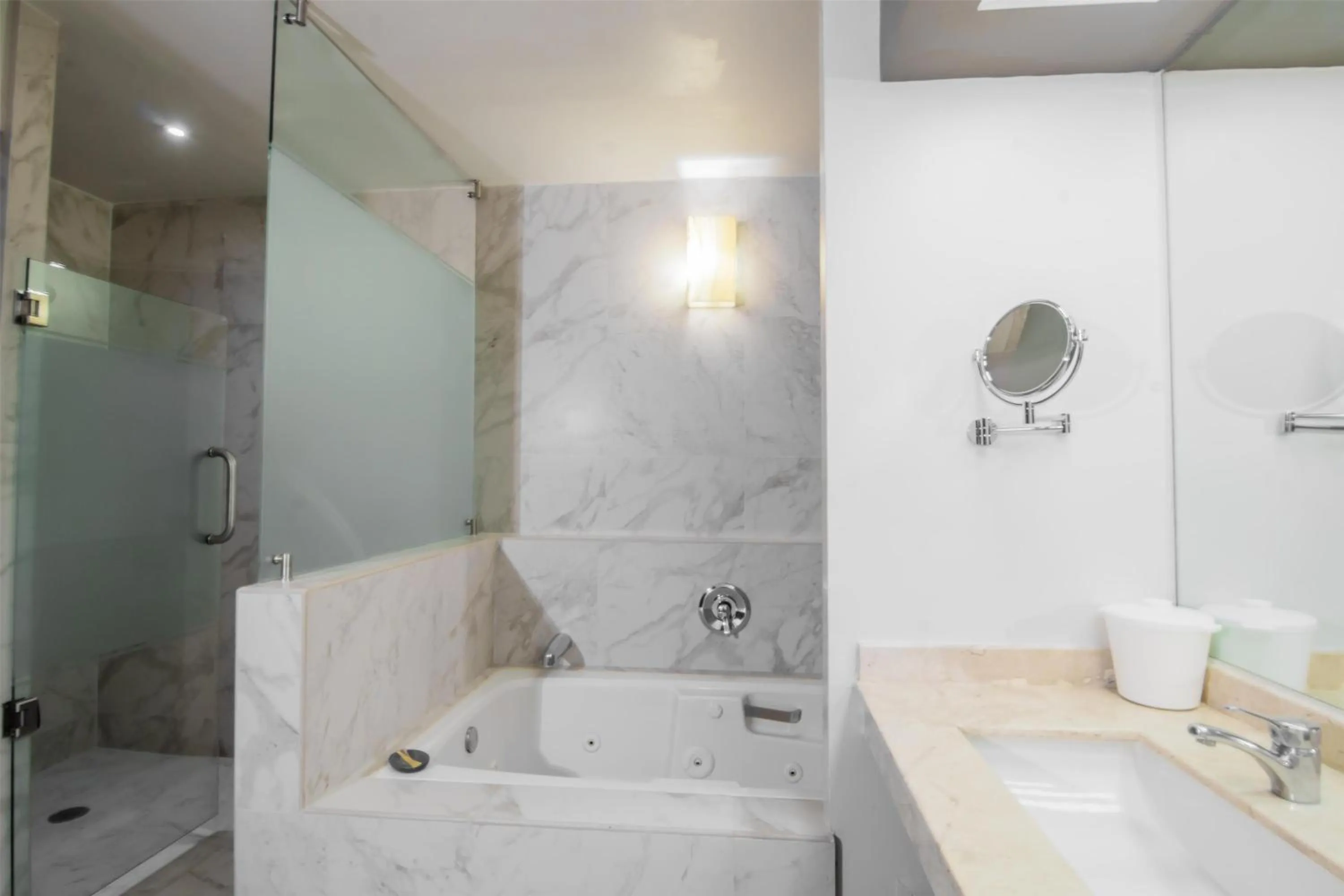 Bathroom in Best Western Plus Santa Cecilia Pachuca