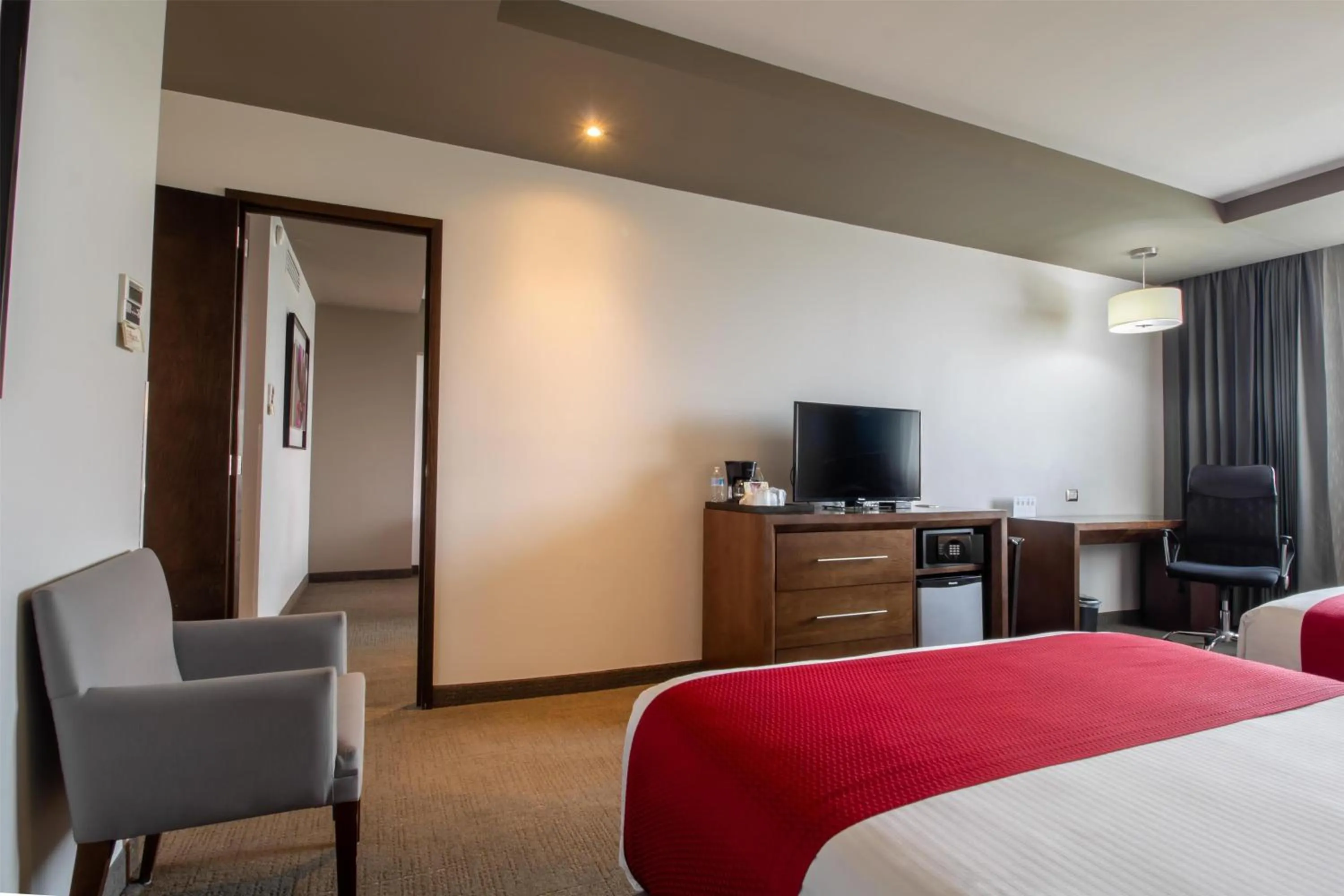 Bedroom, Bed in Best Western Plus Santa Cecilia Pachuca