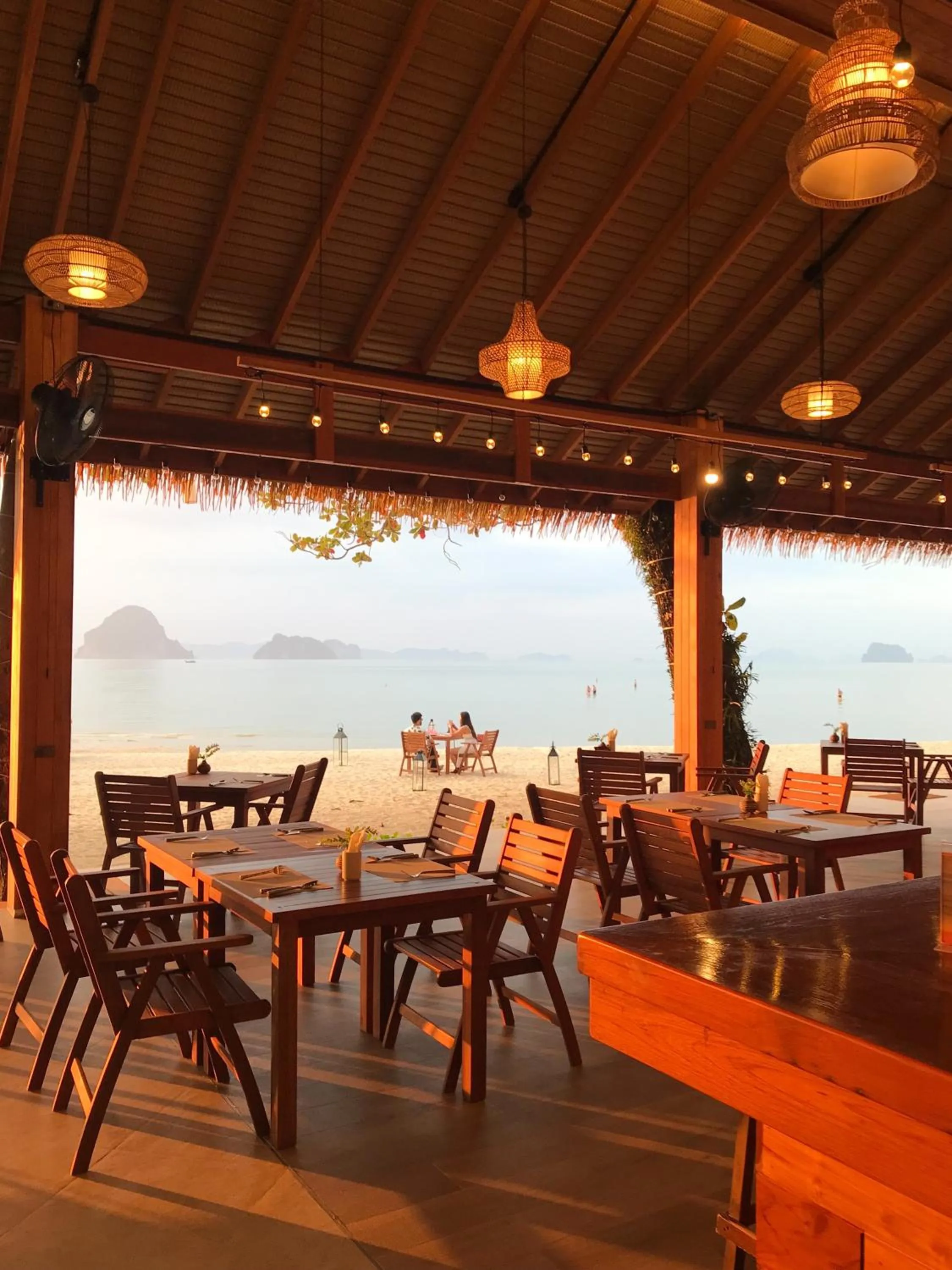 Restaurant/places to eat in Tup Kaek Sunset Beach Resort-SHA Plus