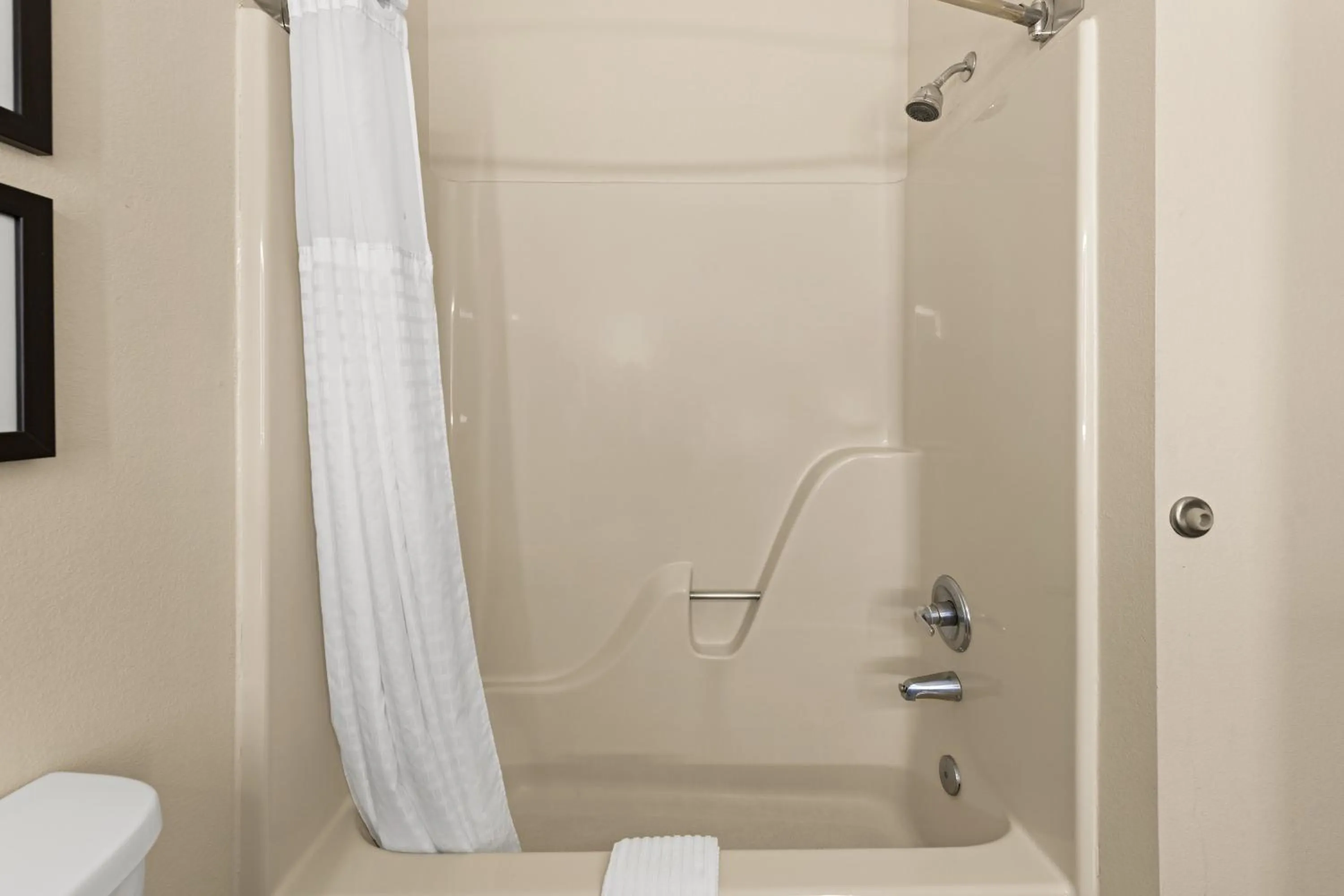 Bath in Comfort Suites Kansas City-Liberty