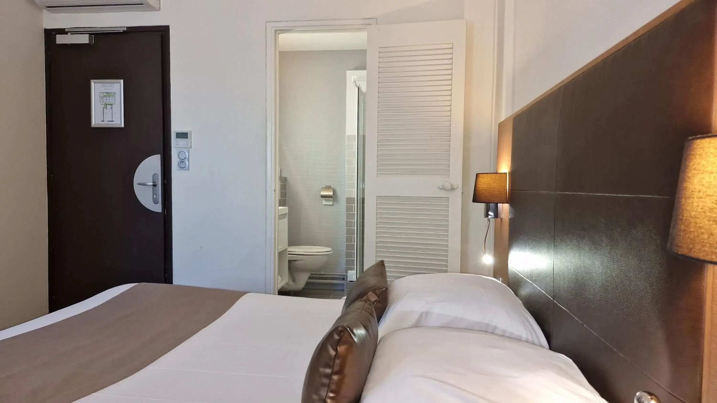 Double Room in Hotel Restaurant du Centre et du Lauragais Double Room in Hotel Restaurant du Centre et du Lauragais