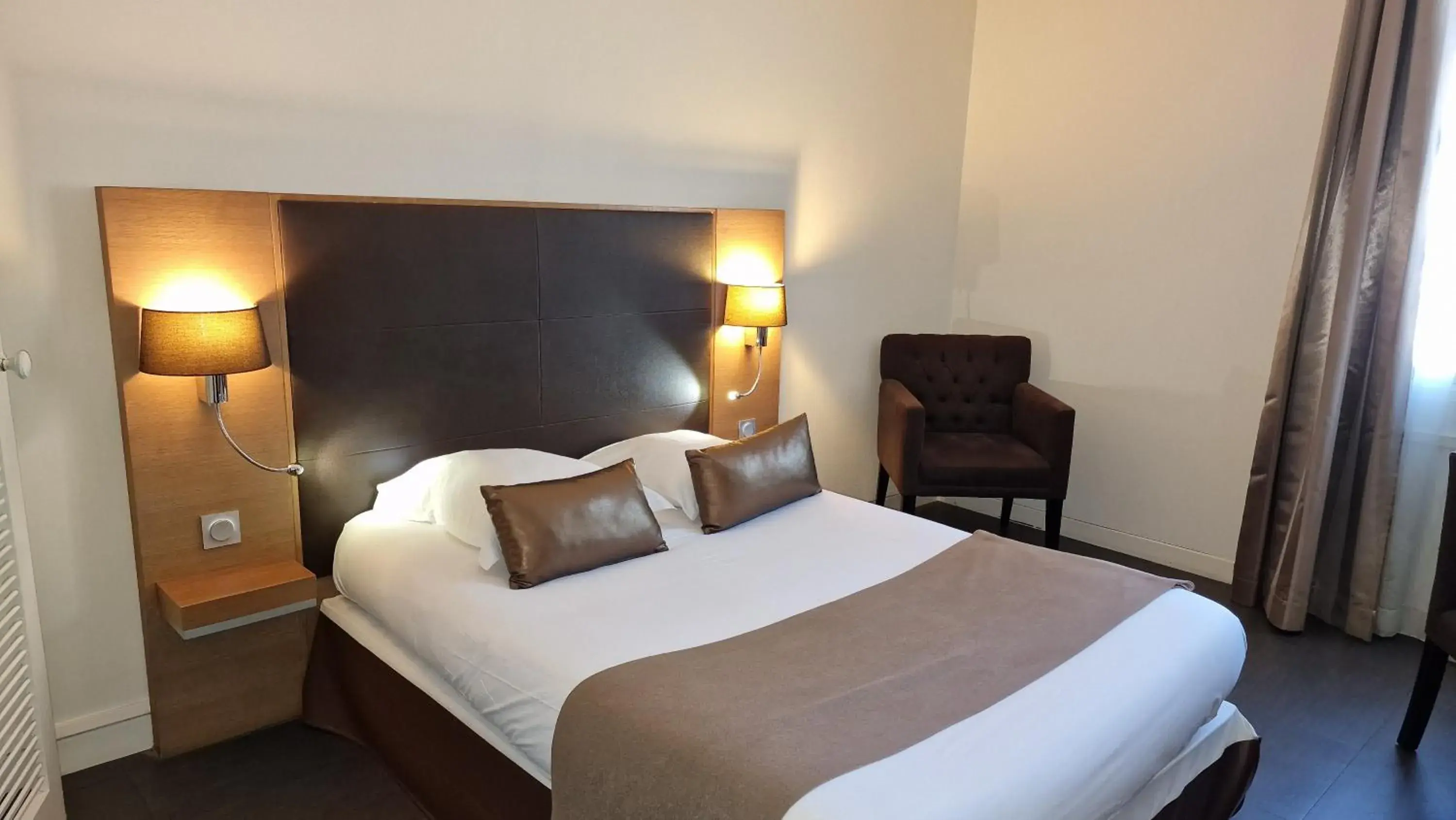 Double Room in Hotel Restaurant du Centre et du Lauragais Double Room in Hotel Restaurant du Centre et du Lauragais