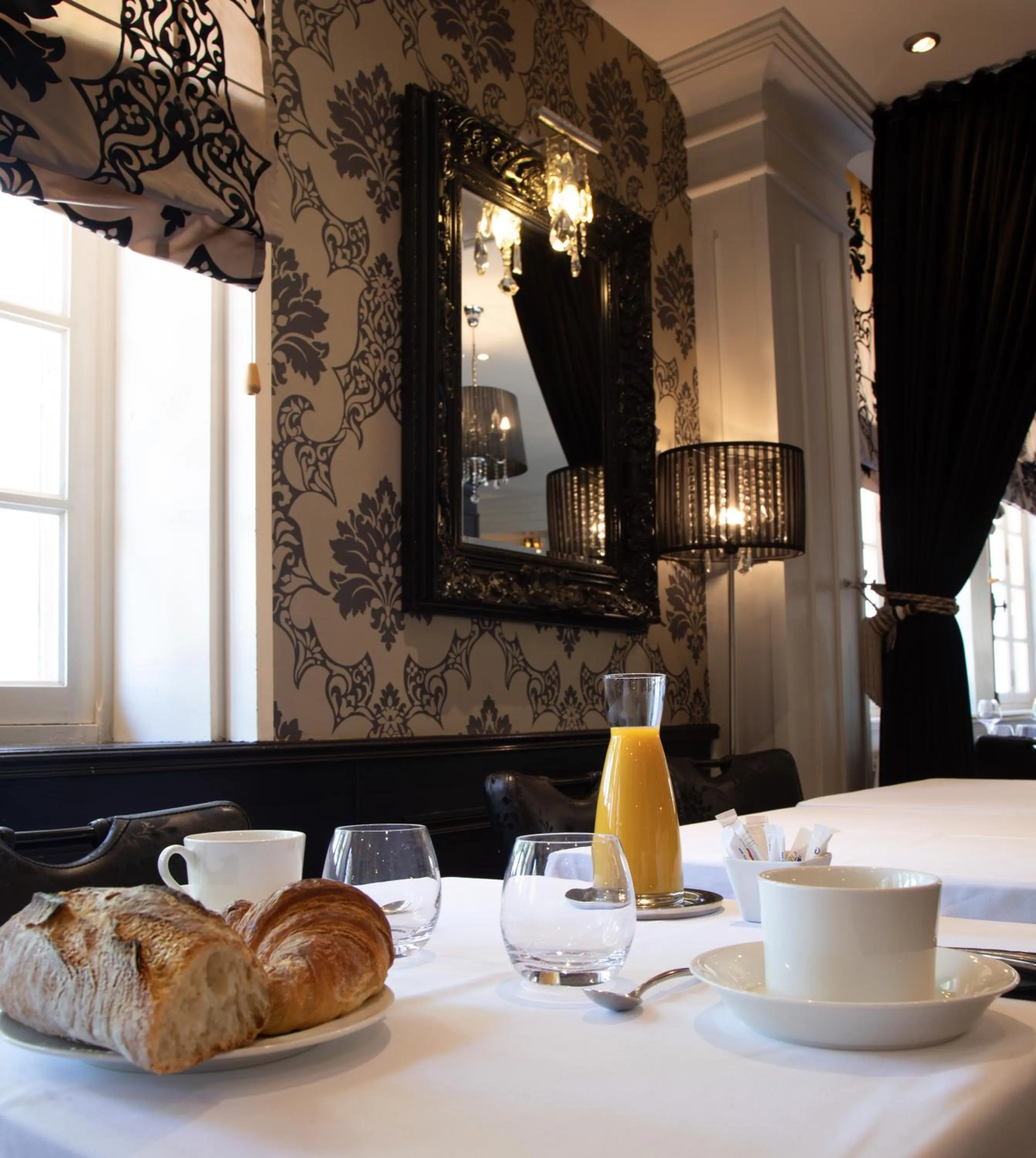 Continental breakfast in Hotel Restaurant du Centre et du Lauragais