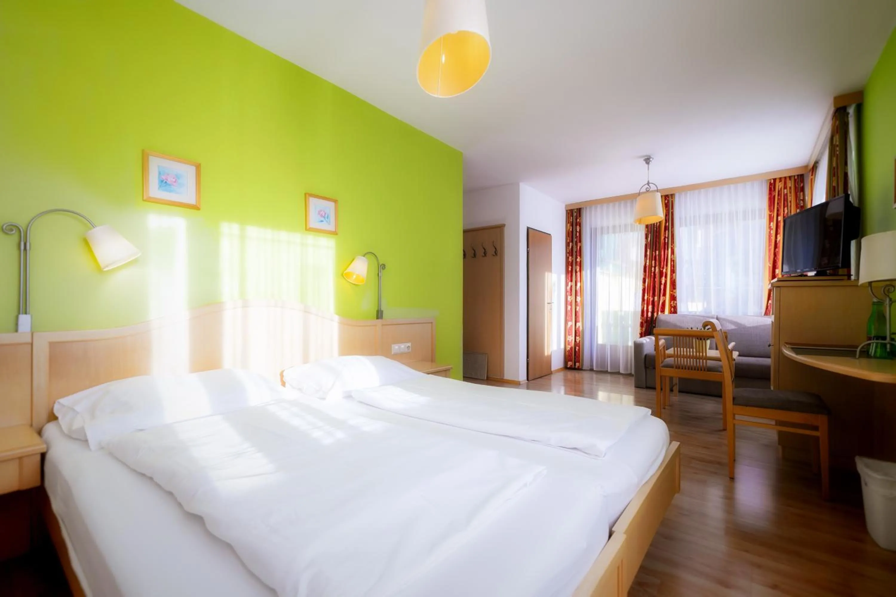 Photo of the whole room, Bed in Belvedere