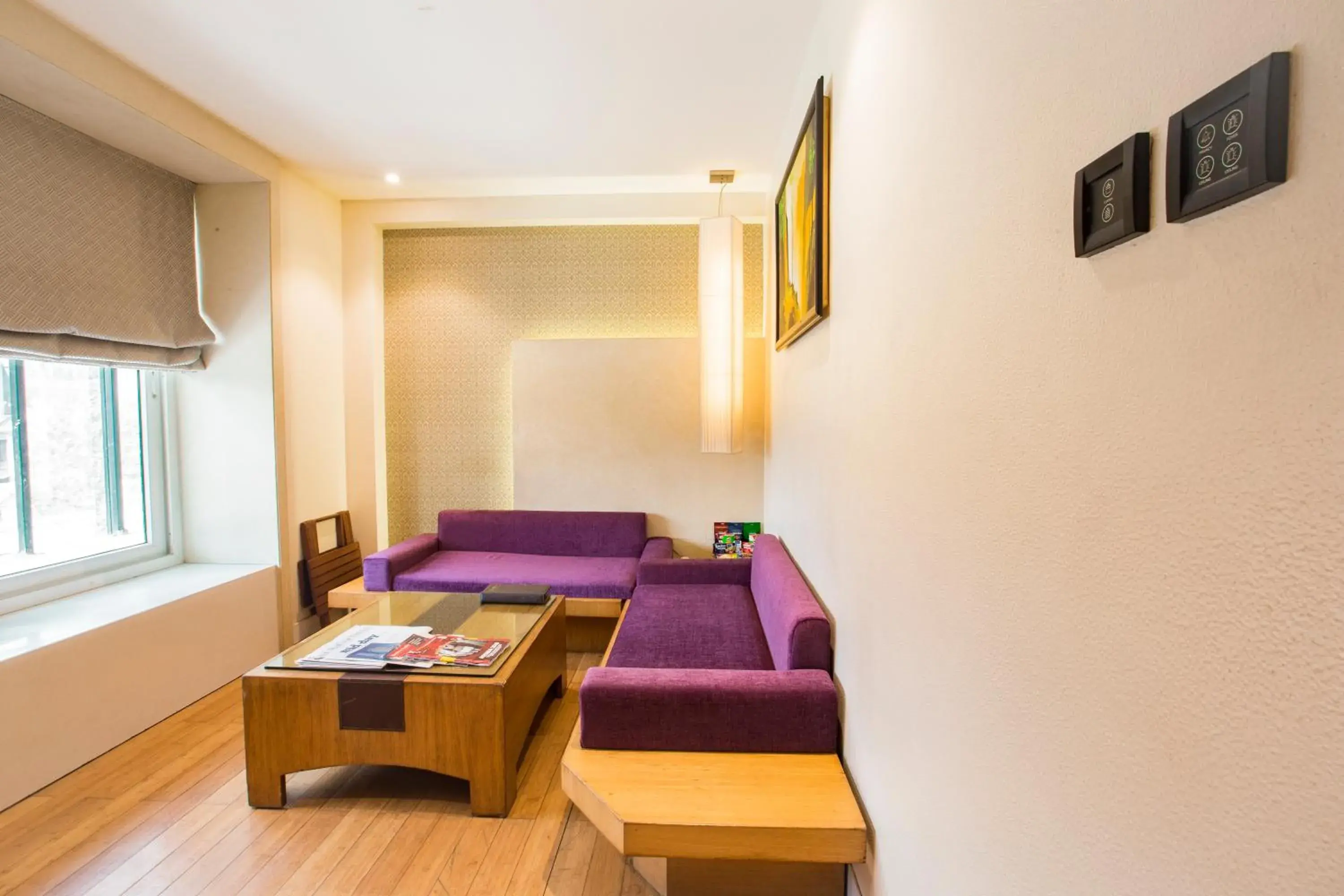 Living room, Bed in Hotel Bawa Continental Living room, Bed in Hotel Bawa Continental