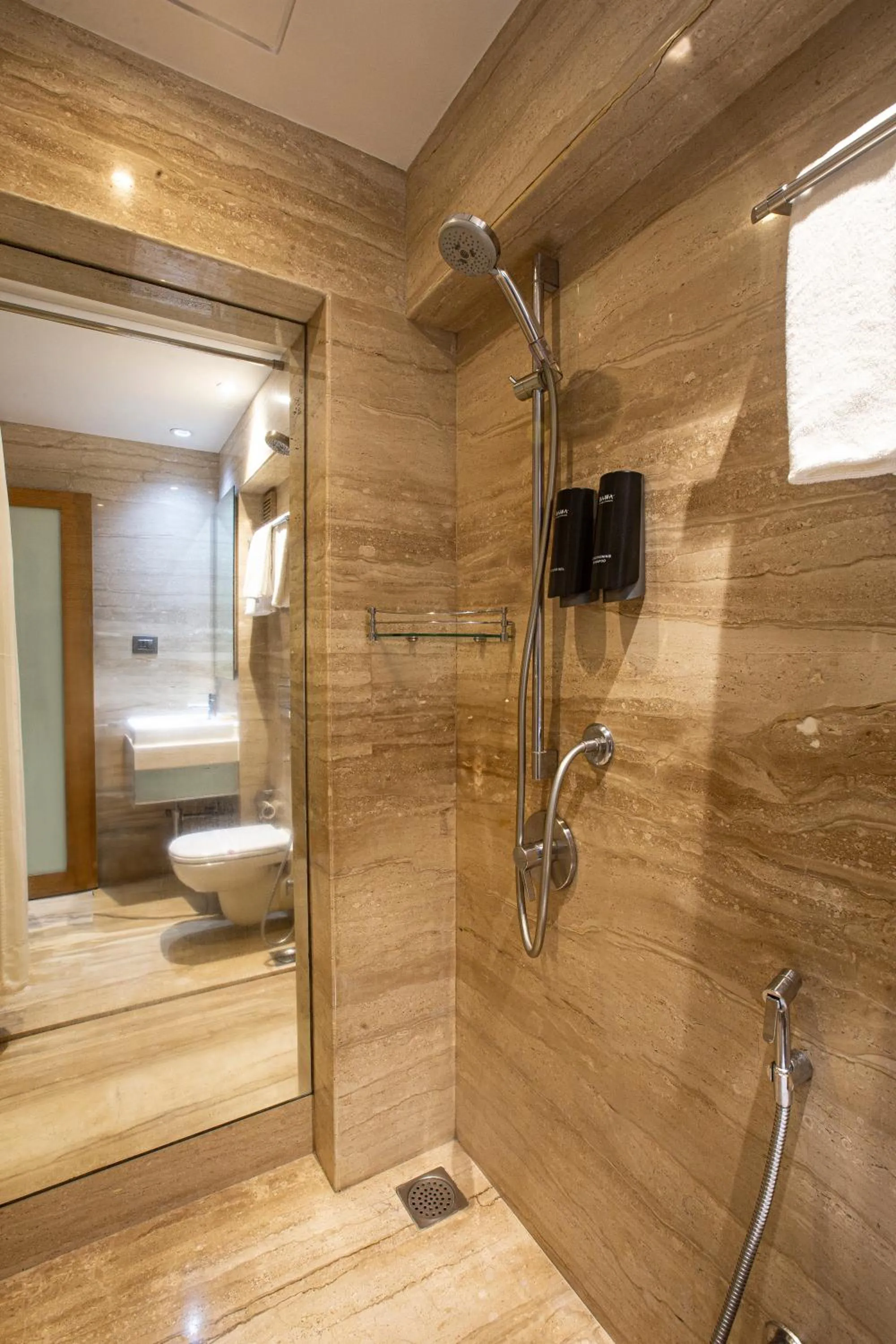 Hotel Bawa Continental