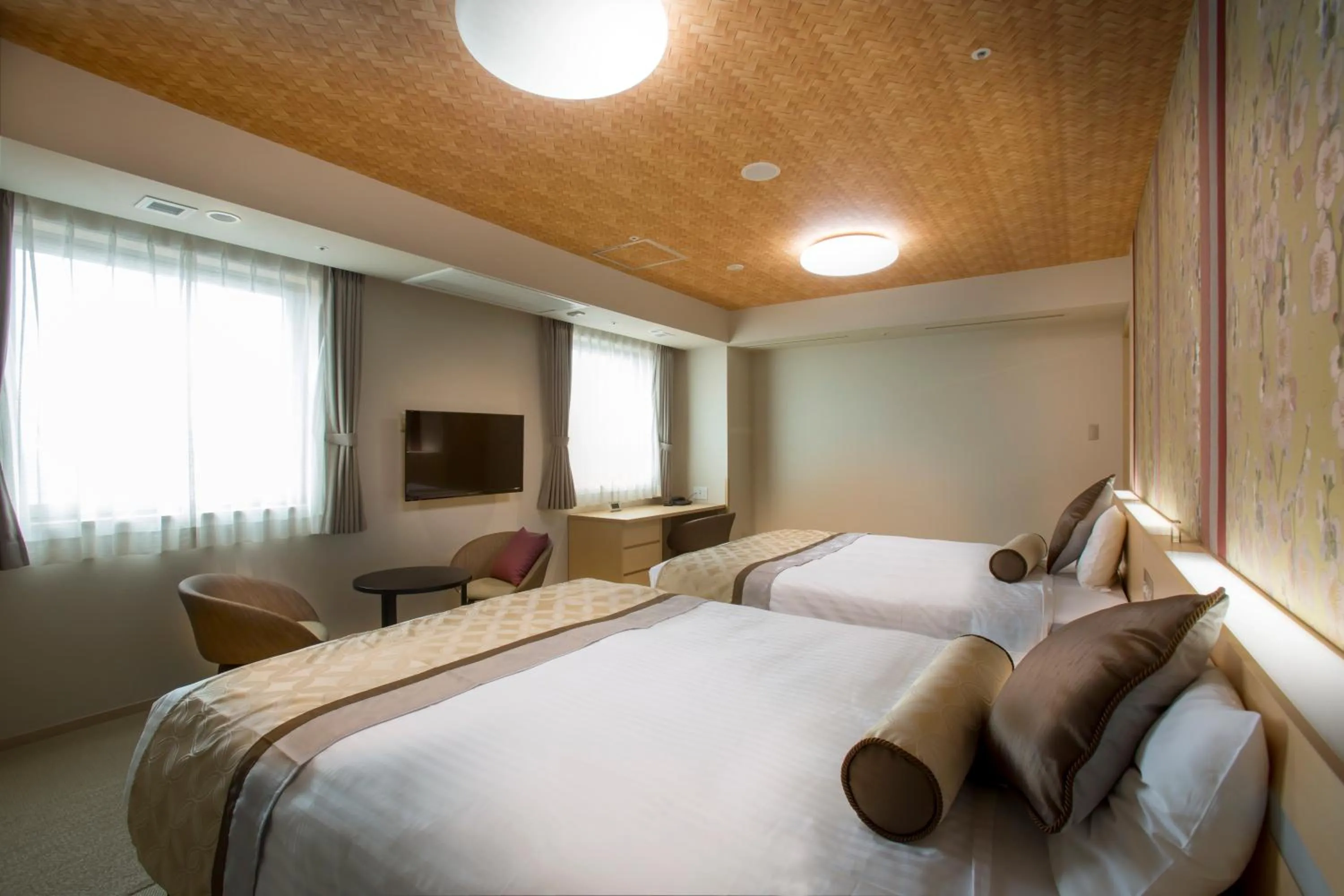 Photo of the whole room, Bed in Hot Spring Osaka Hinode Hotel Nipponbashi