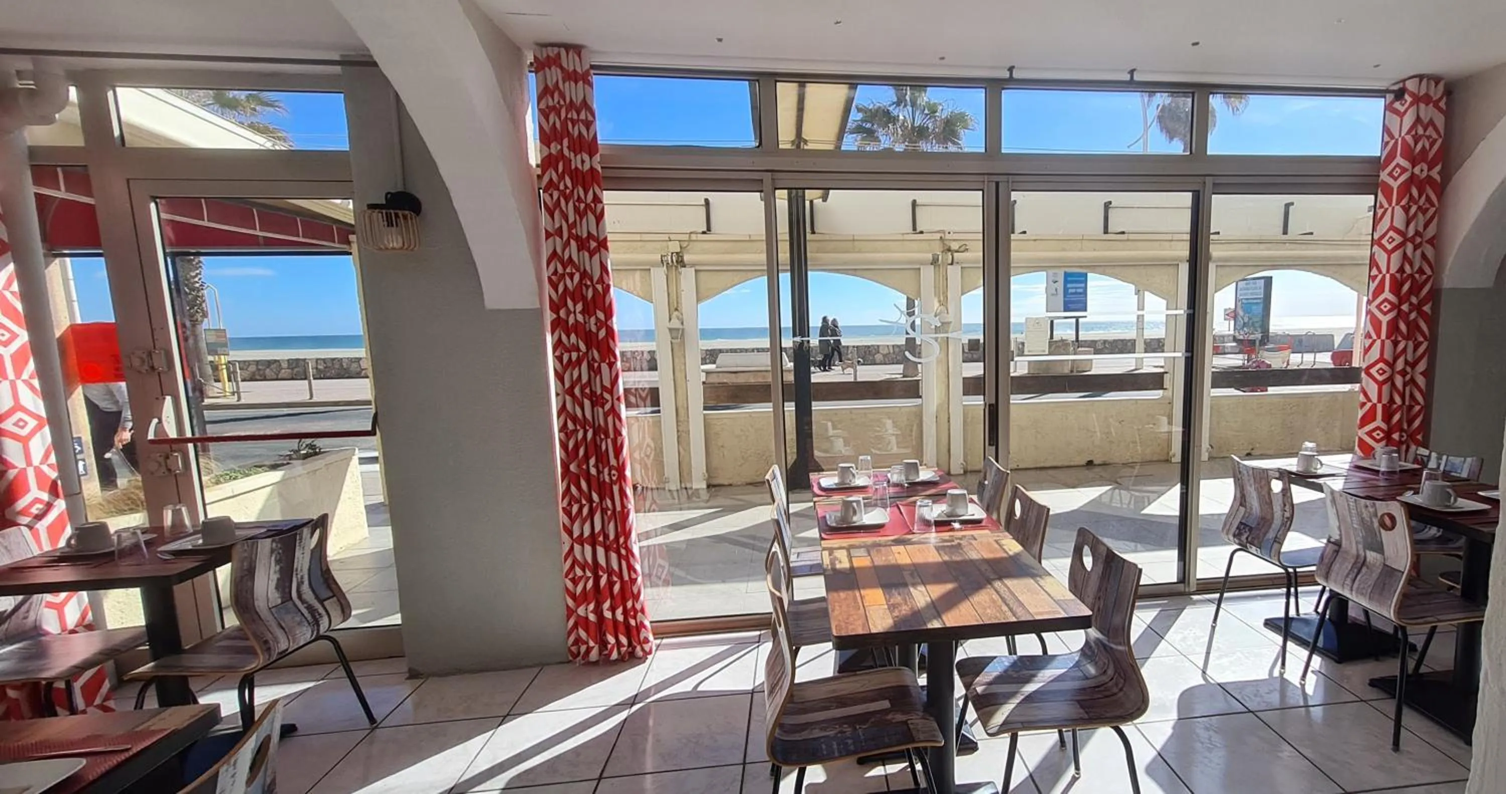 Breakfast in Hotel Saint Georges, Face à la mer