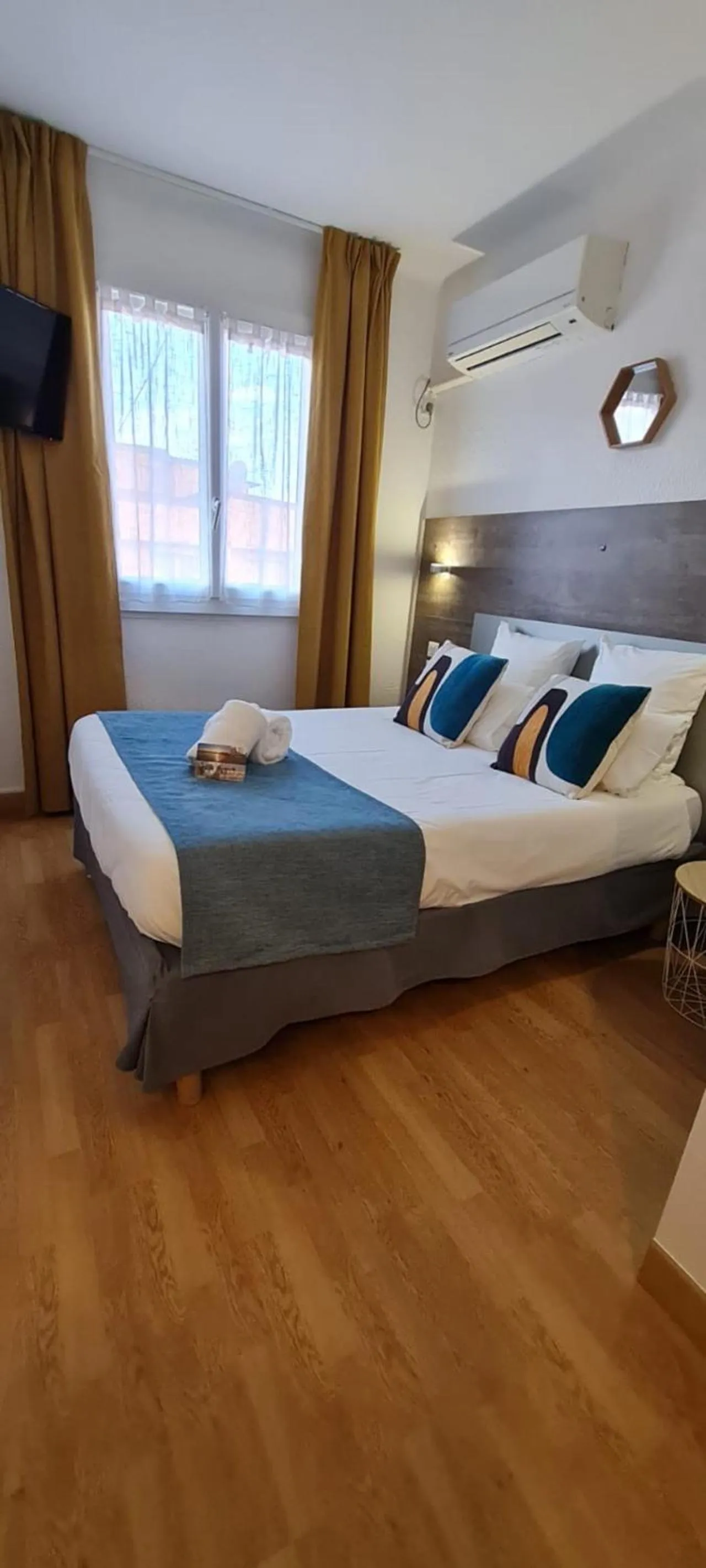 Bed in Hotel Saint Georges, Face à la mer