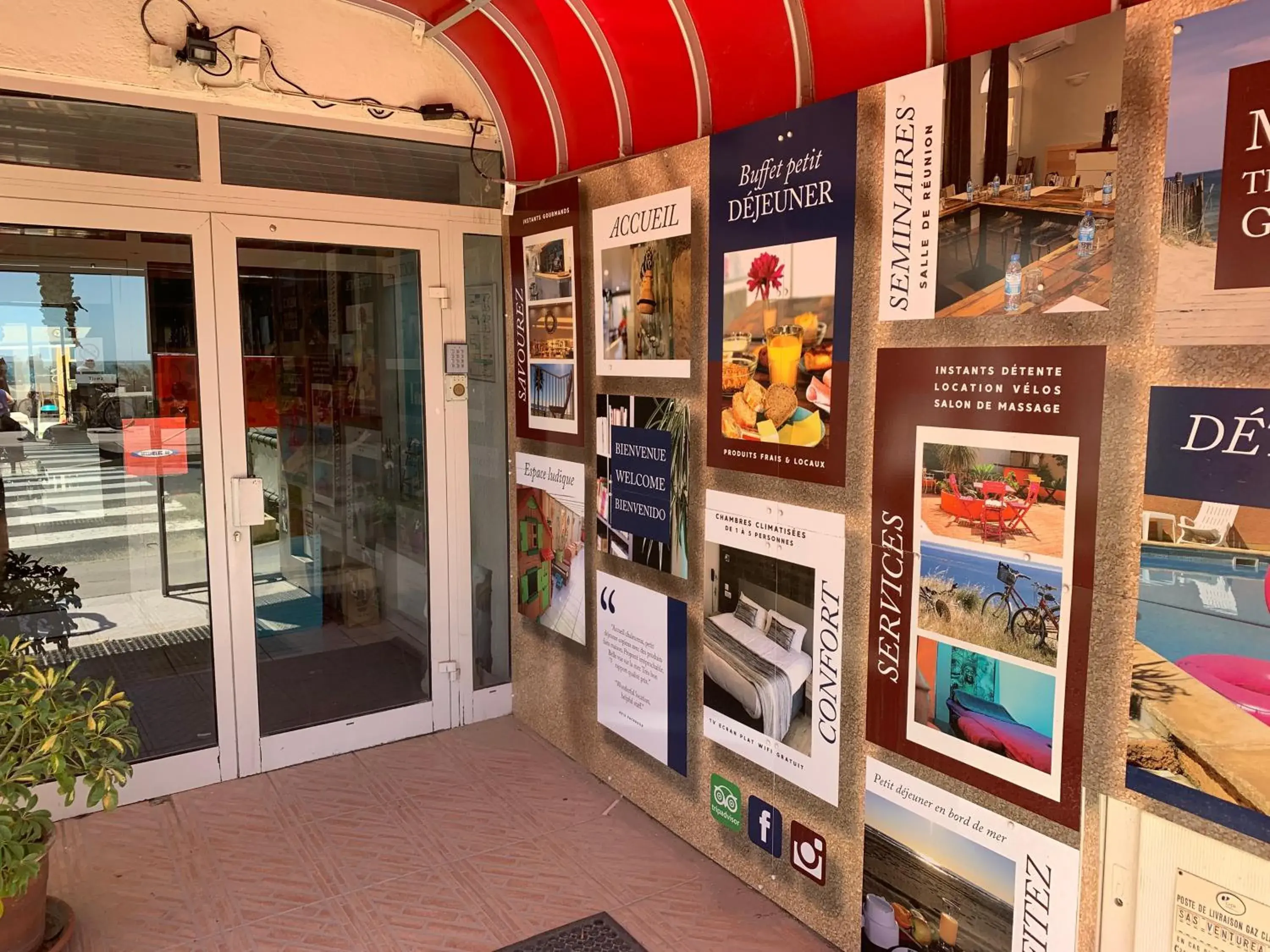 Property building in Hotel Saint Georges, Face à la mer Property building in Hotel Saint Georges, Face à la mer