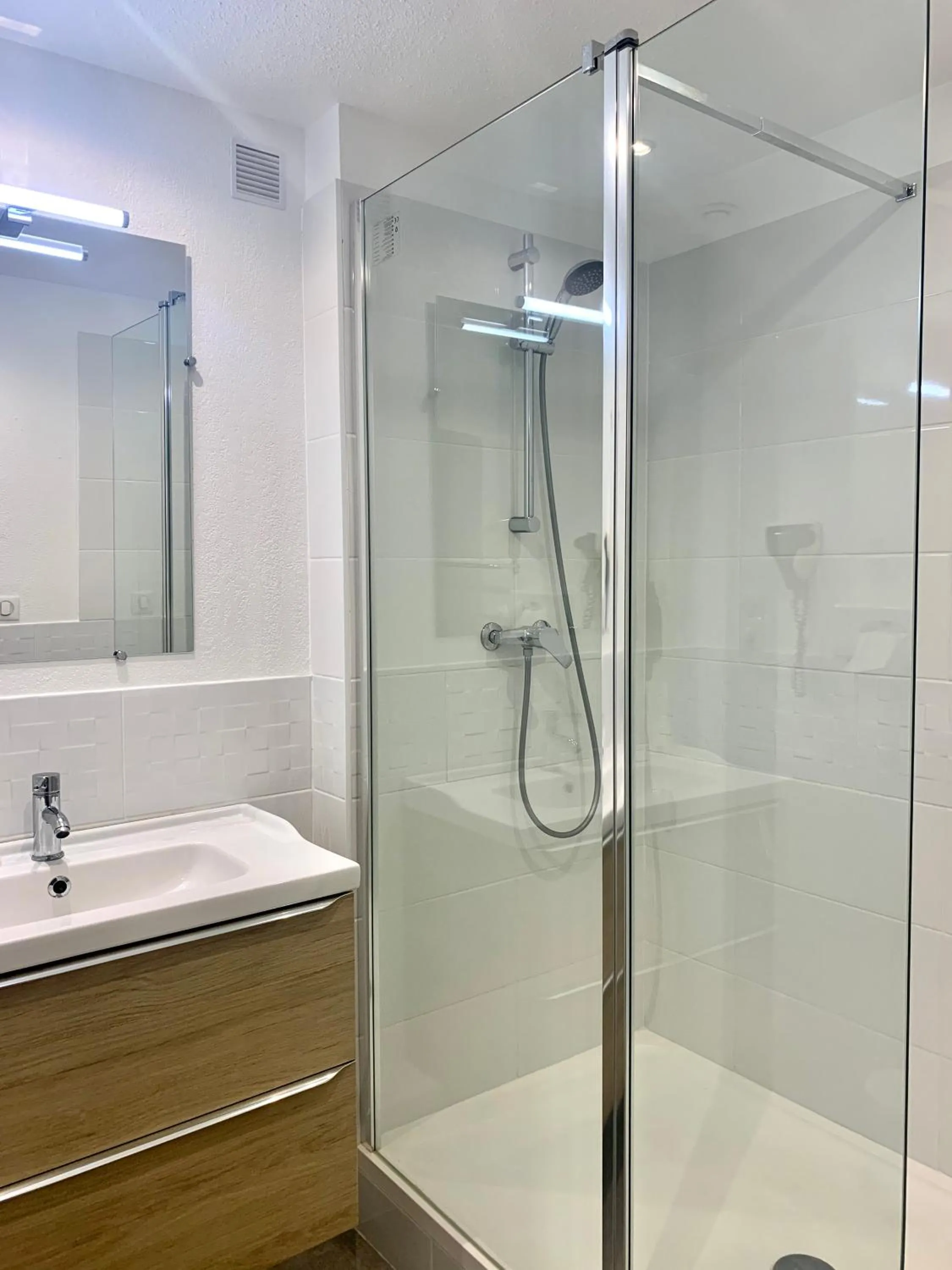 Bathroom in Hotel Saint Georges, Face à la mer