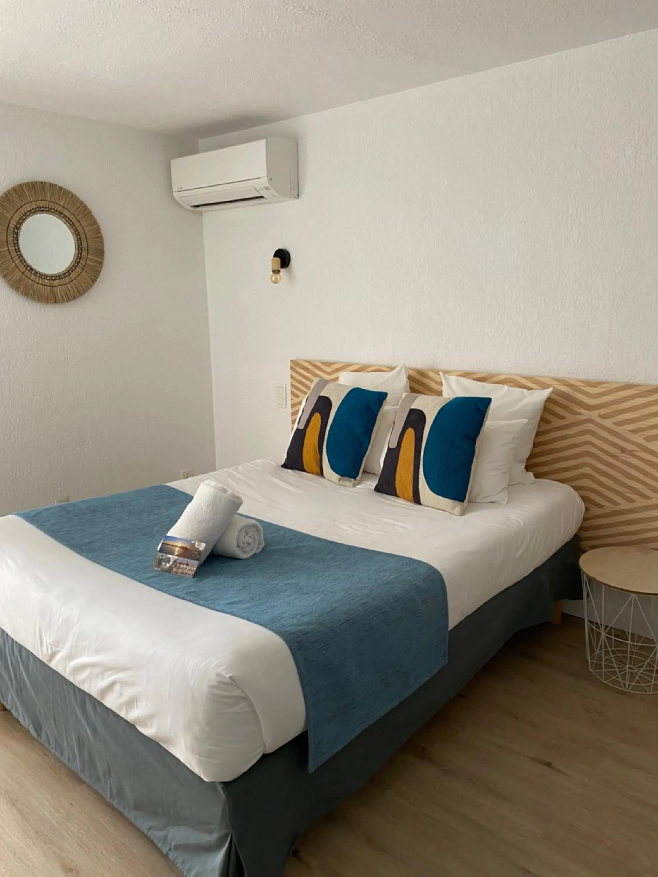 Bed in Hotel Saint Georges, Face à la mer